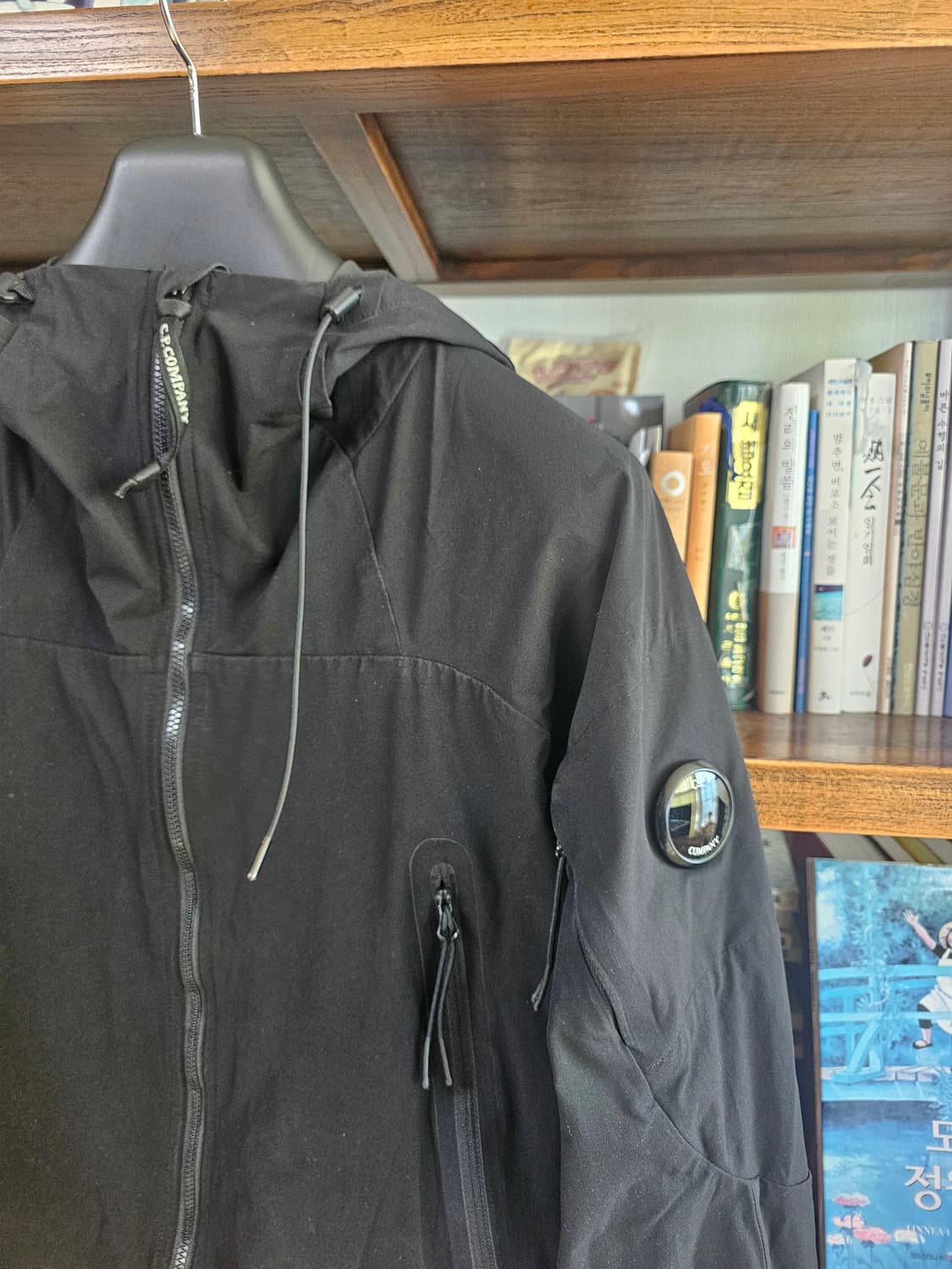 씨피 가장 기본 모델 CP컴퍼니 블랙 후드 나일론 자켓 팔아요 상품이미지2