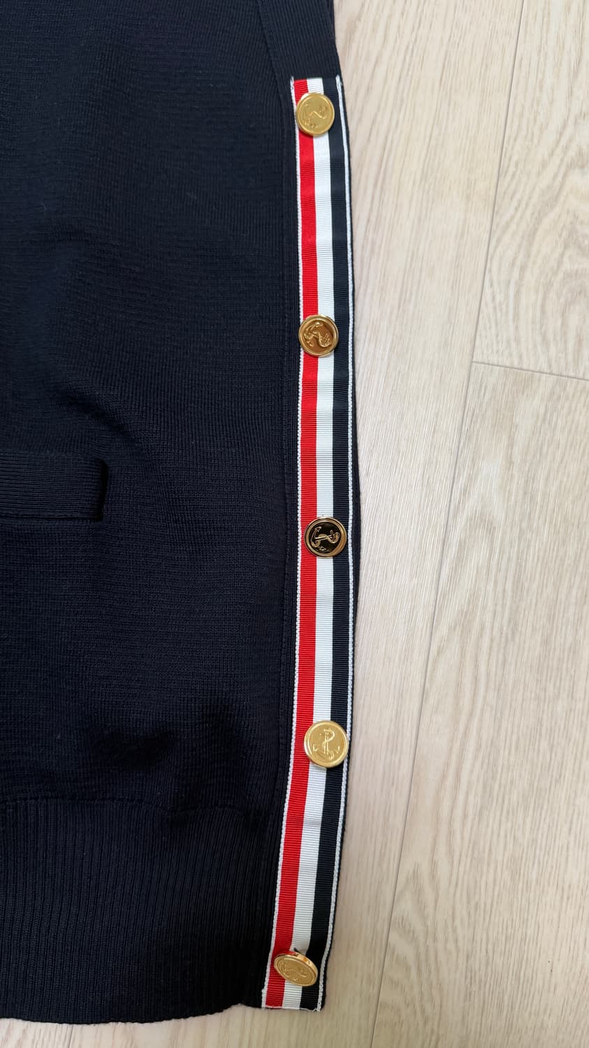 Thom Browne 밀라노 스티치 사선 완장 가디건 금장 상품이미지2