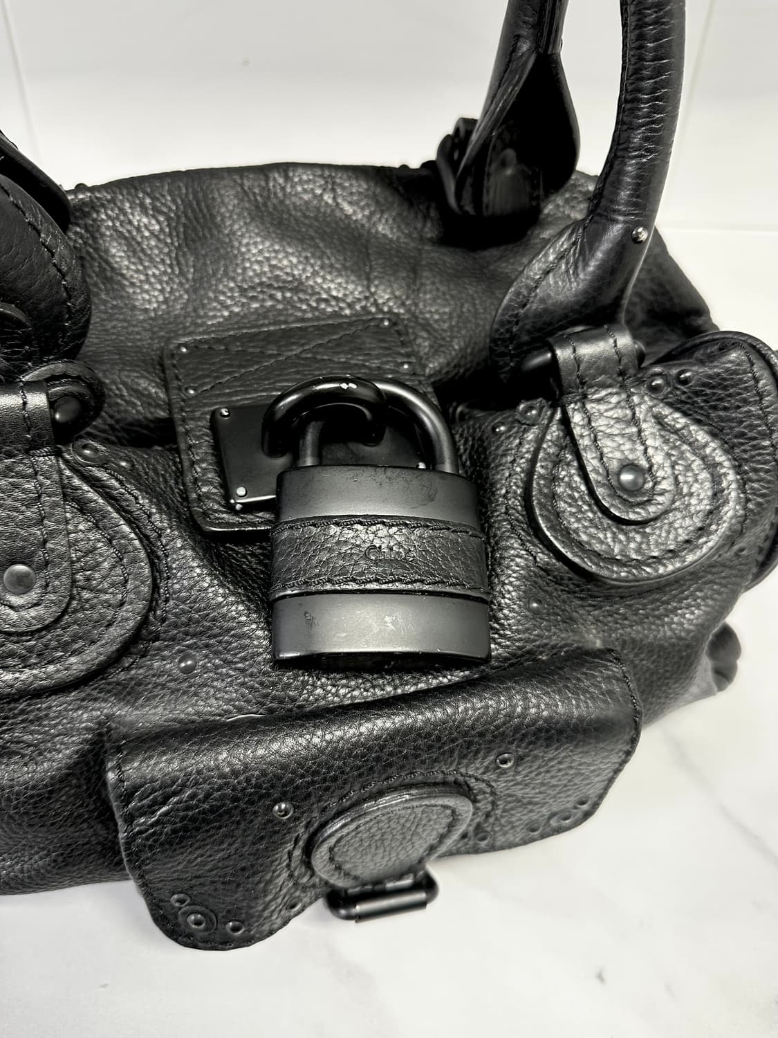 ❌거래중[A+ 정품] 끌로에 패딩턴백 올블랙 상품이미지5