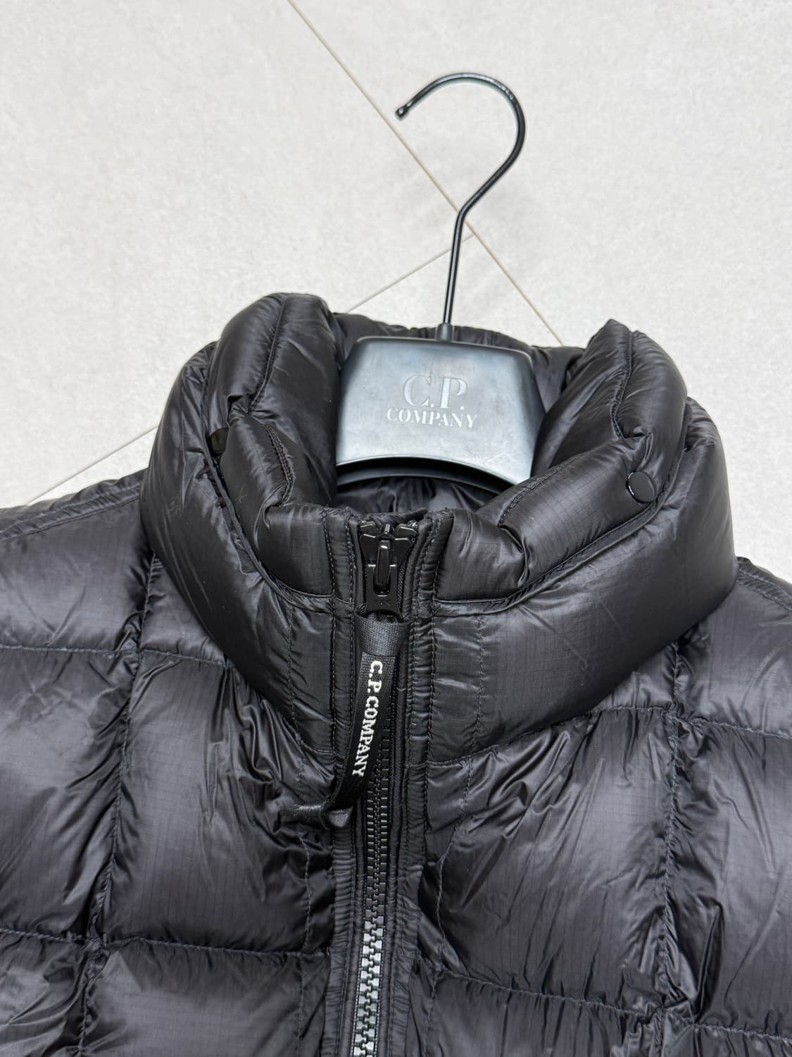 CP컴퍼니 DD쉘 컨실러블 후드 다운 자켓 블랙 M사이즈 상품이미지3