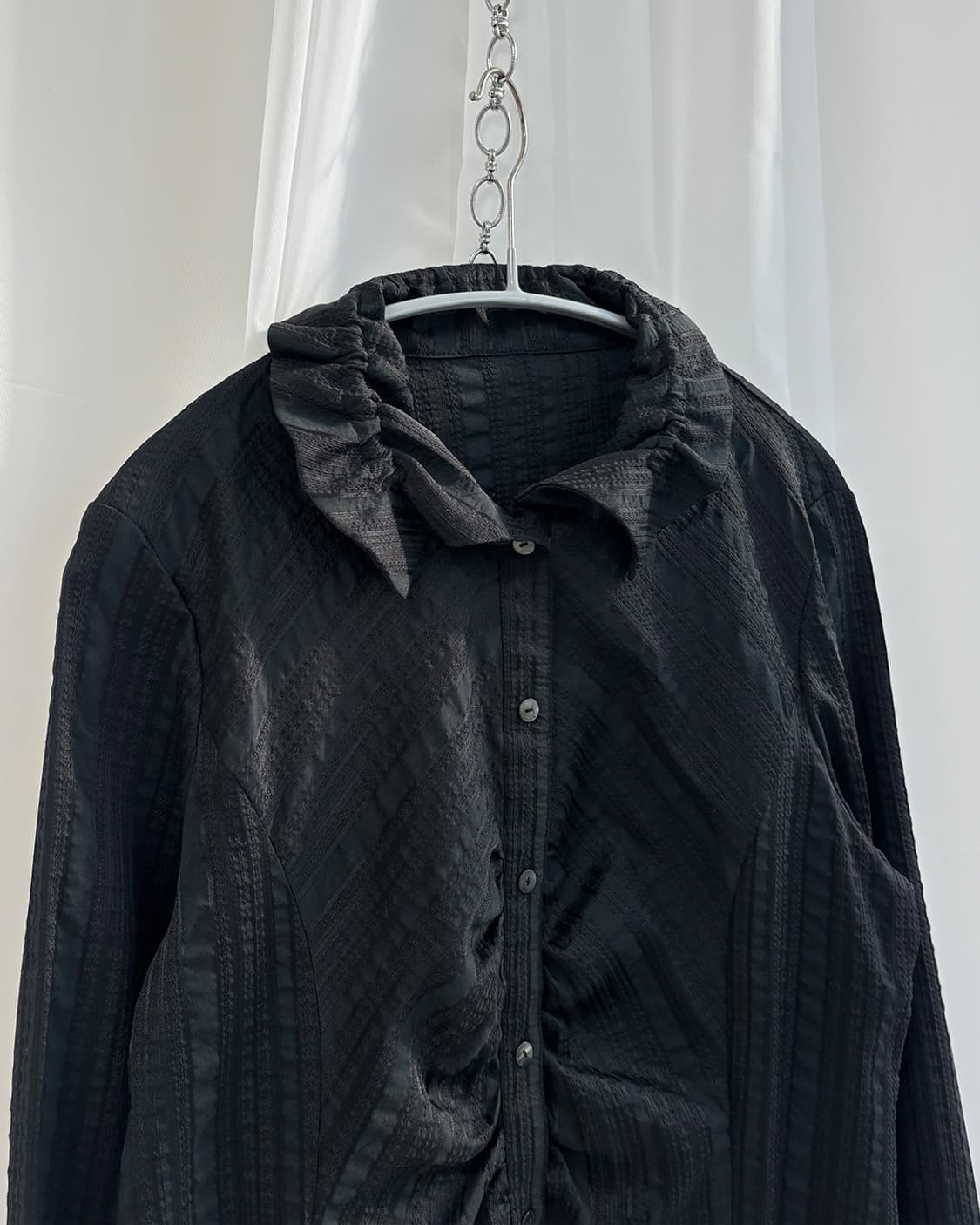 odessa 프릴 칼라 프론트 셔링 긱 블랙 셔츠 상품이미지3