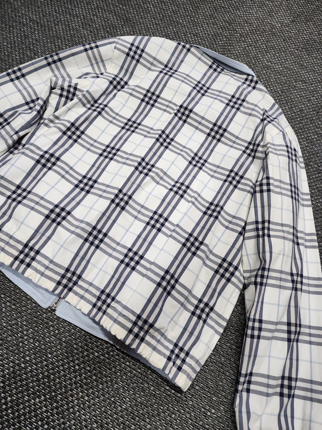 버버리 화이트 스카이블루 리버시블 노바체크  상품이미지8