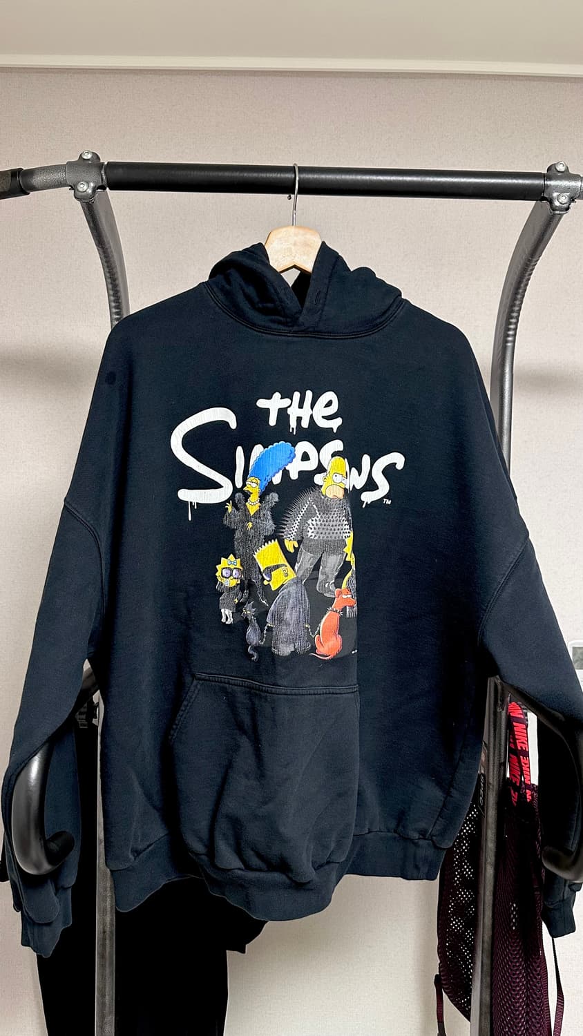 정품 발렌시아가 심슨 20주년 콜라보 크랙 후드티 판매합니다 상품이미지2