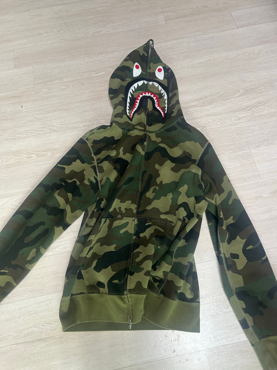 베이프 샤크후드 녹계 xl 사이즈 판매합니다 상품이미지1