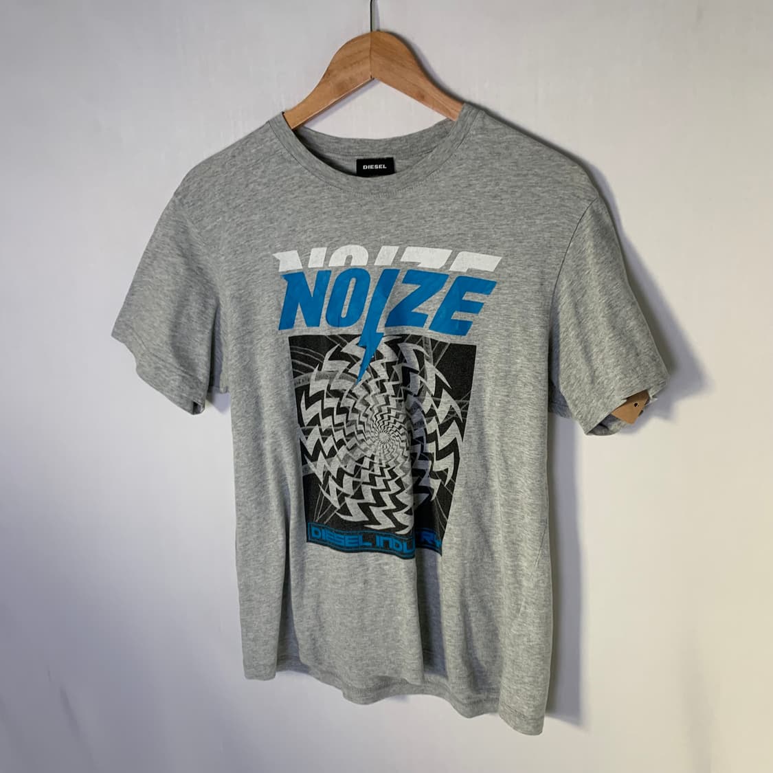 디젤 빈티지 프린팅 NOIZE 반팔 티셔츠 그레이 남녀공용 상품이미지2