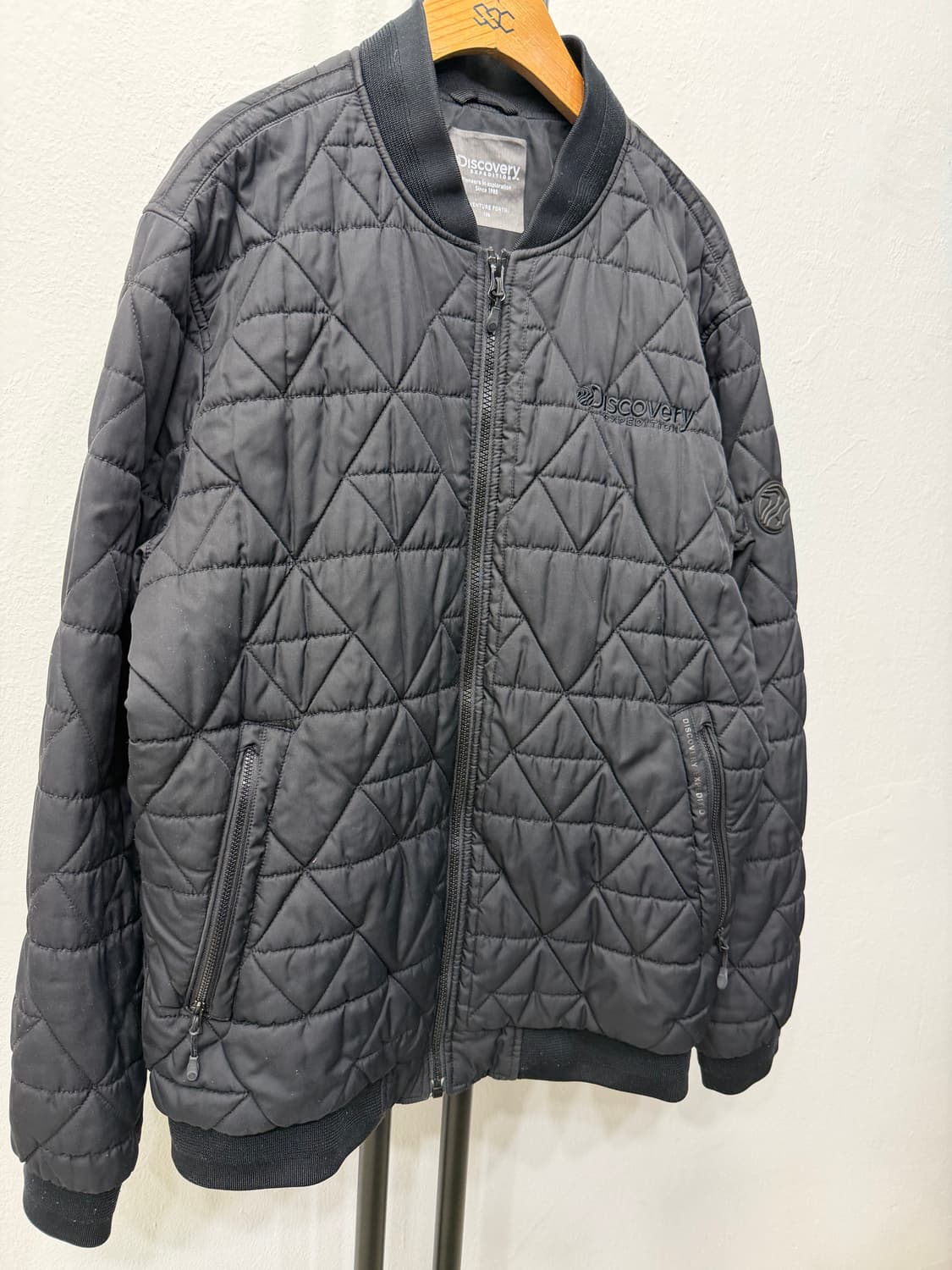 정품) 디스커버리 남성 퀼팅 봄버 블랙 패딩 105 상품이미지2