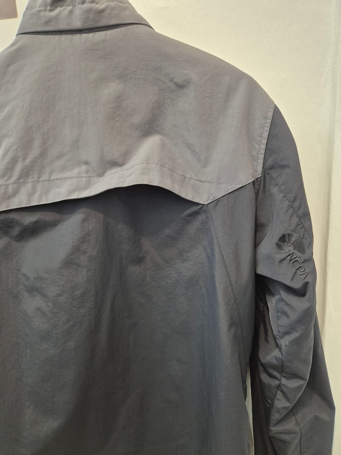 네파  남성 감정 바람막이 자켓 100
사이즈  실측  가슴단면 53 상품이미지5