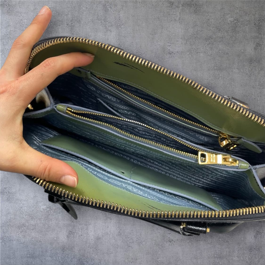 프라다 Prada 블랙 사피아노 럭스 토트백 상품이미지9