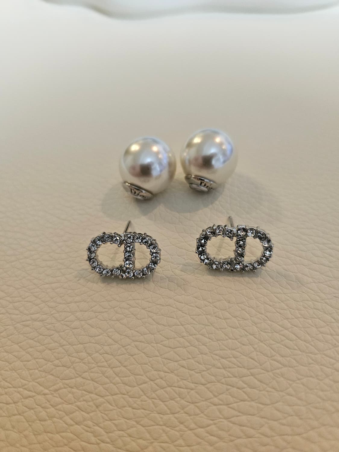 디올 업사이클링 투웨이 실버 진주 귀걸이 상품이미지3