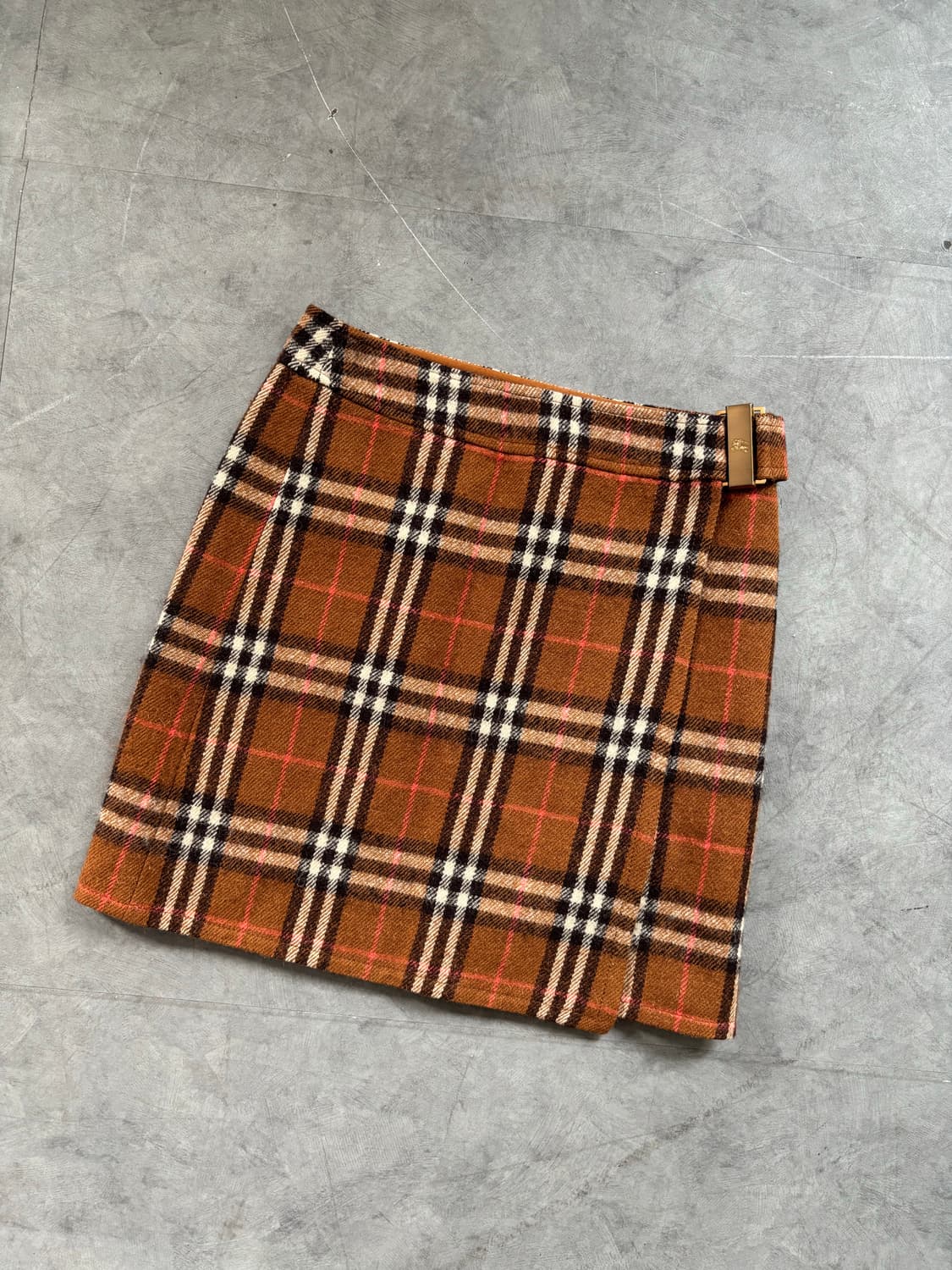 Burberry 버버리 브라운 체크 랩스커트 상품이미지1