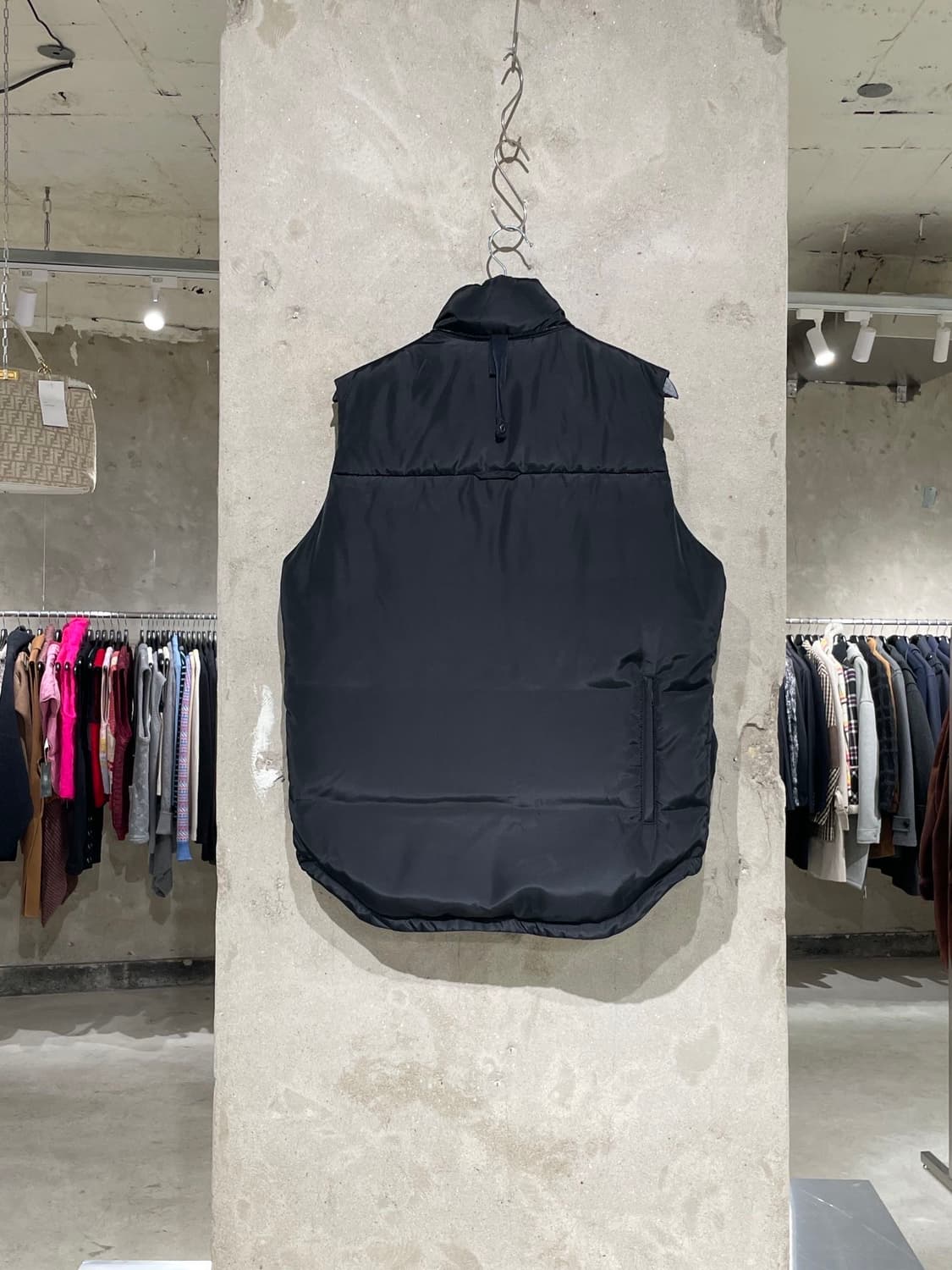 와이 쓰리 블랙 카고 포켓 덕 다운 푸퍼 베스트 상품이미지6