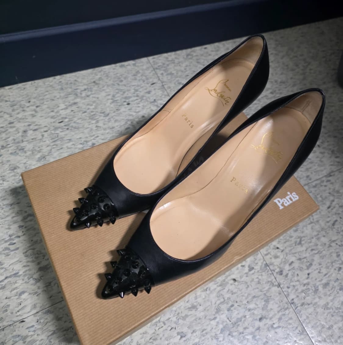 크리스찬 루부탱 스터드 힐 블랙 38 상품이미지2