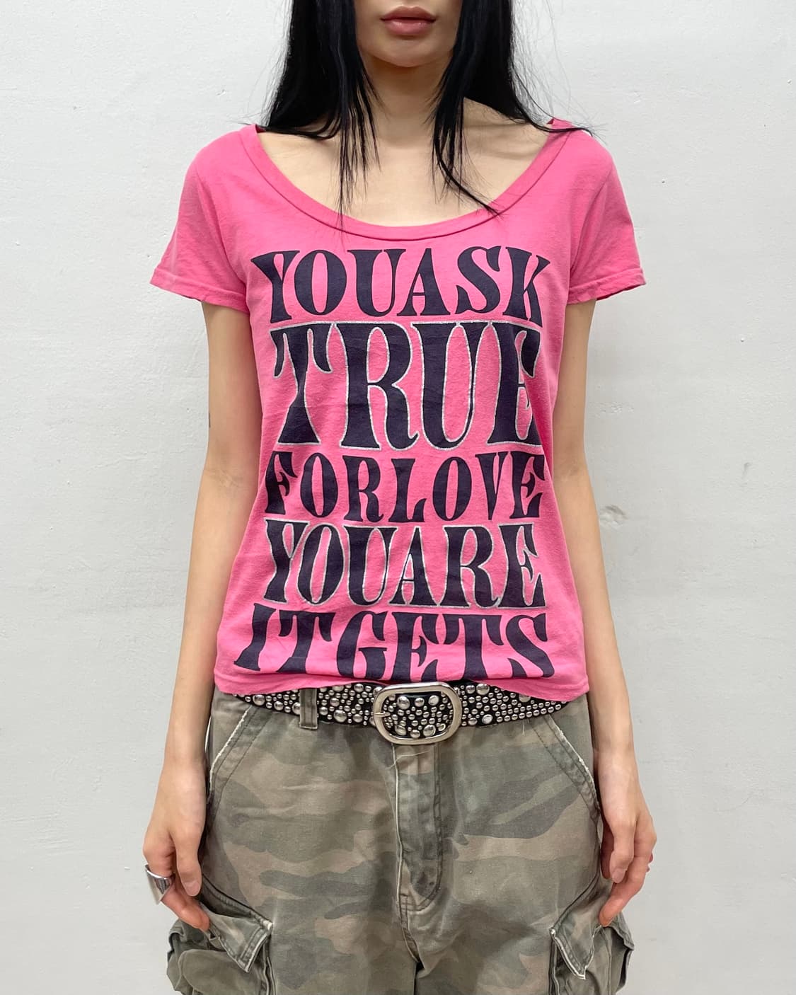 Black lettering Glossy pink T-shirt  상품이미지2