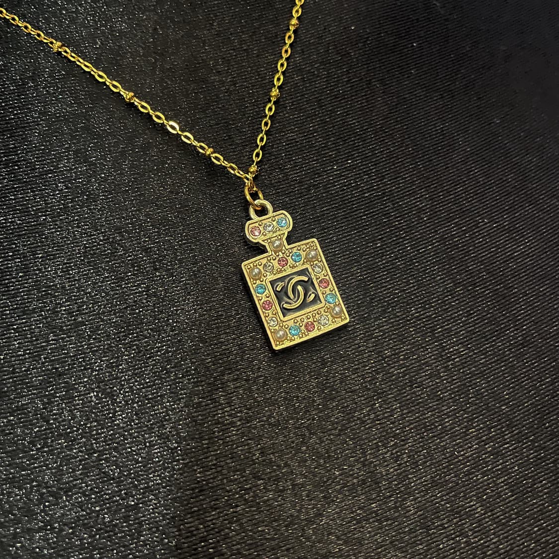 샤넬 퍼퓸 쉐입 골드 업사이클링 목걸이 상품이미지2