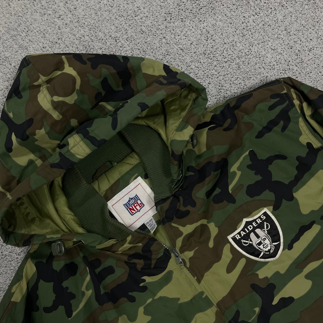 NFL 라스베이거스 레이더스 카모 봄버 자켓 상품이미지2