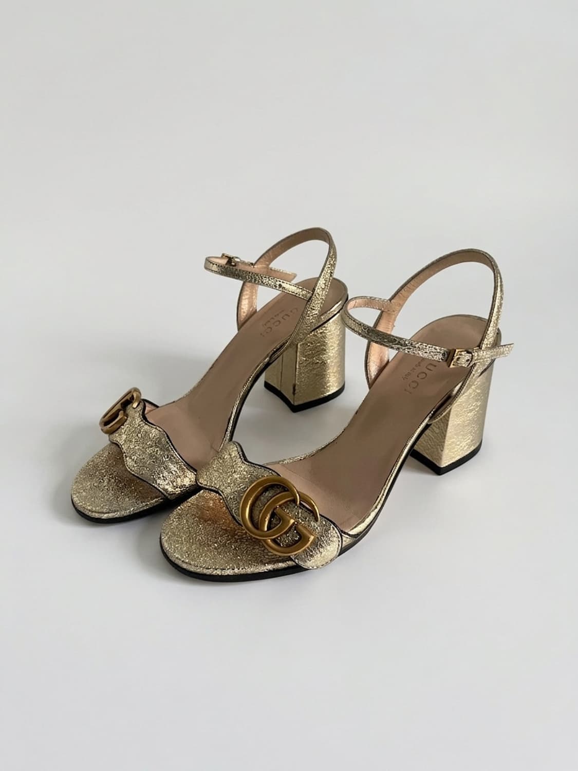 구찌 마몬트 골드 메탈릭 힐 샌들  상품이미지4