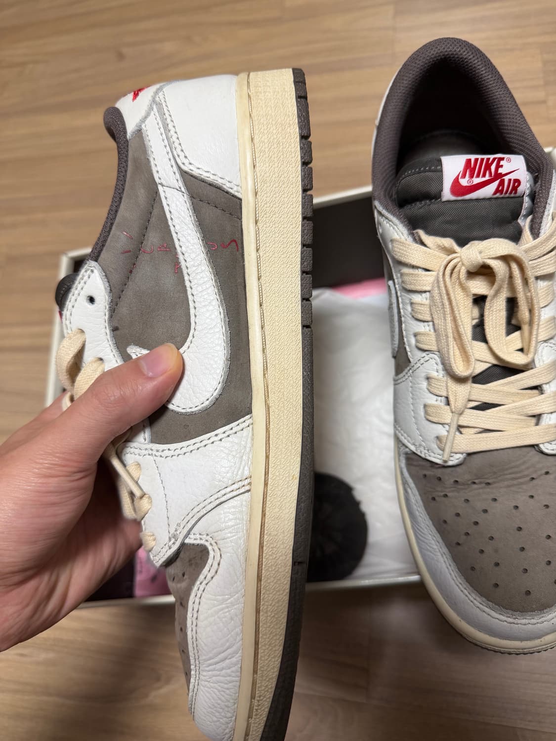 트래비스스캇 조던1 리버스 모카 270 상품이미지3