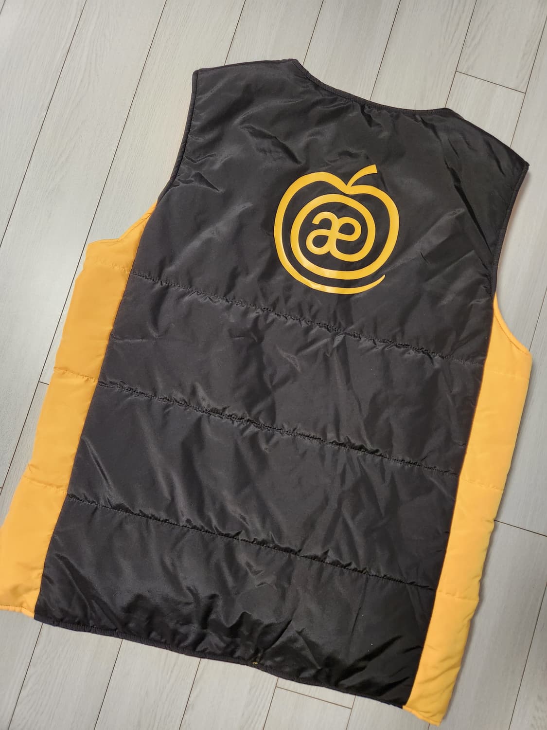 새상품급)애플라인드 리버시블 패딩 베스트 양면조끼 사이즈100(L)

여 상품이미지3