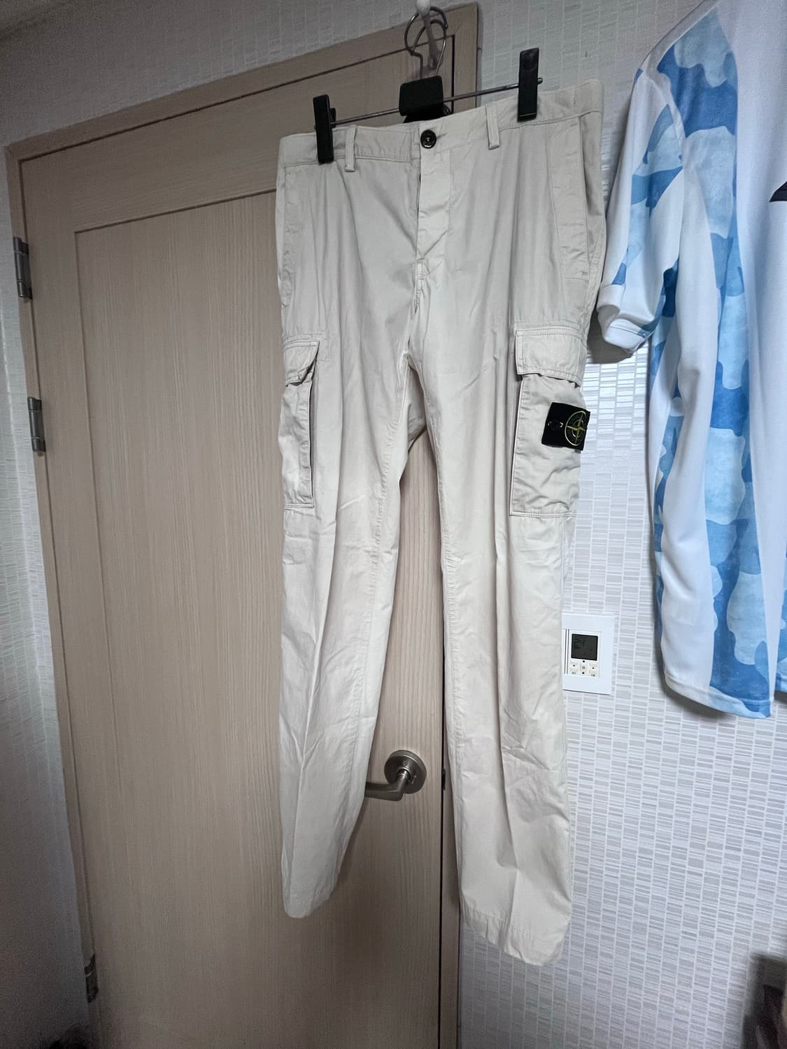 스톤 아일랜드 사와드 와펜 카고 팬츠 상품이미지1