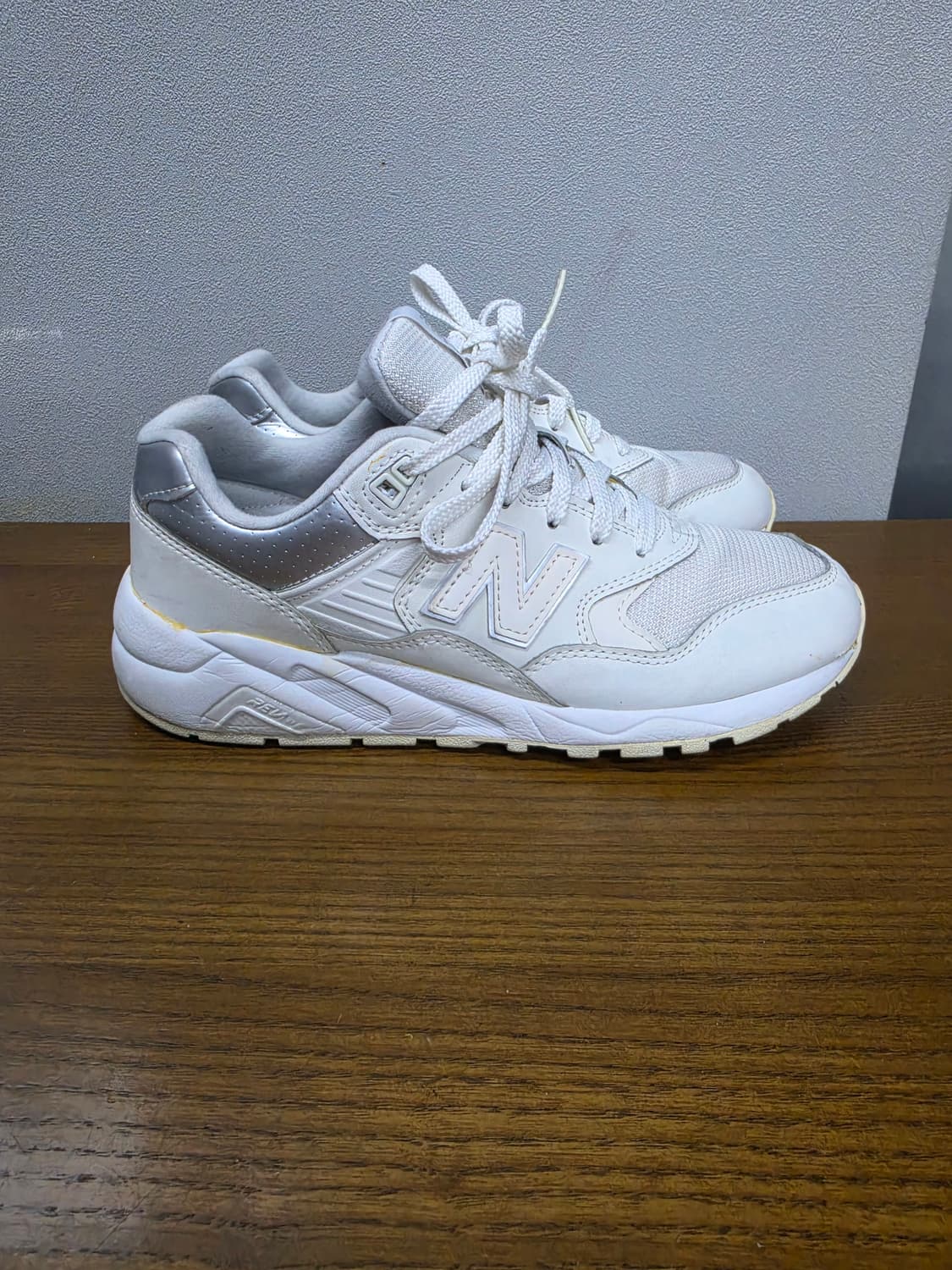 뉴발란스 580 올화이트 운동화 상품이미지1