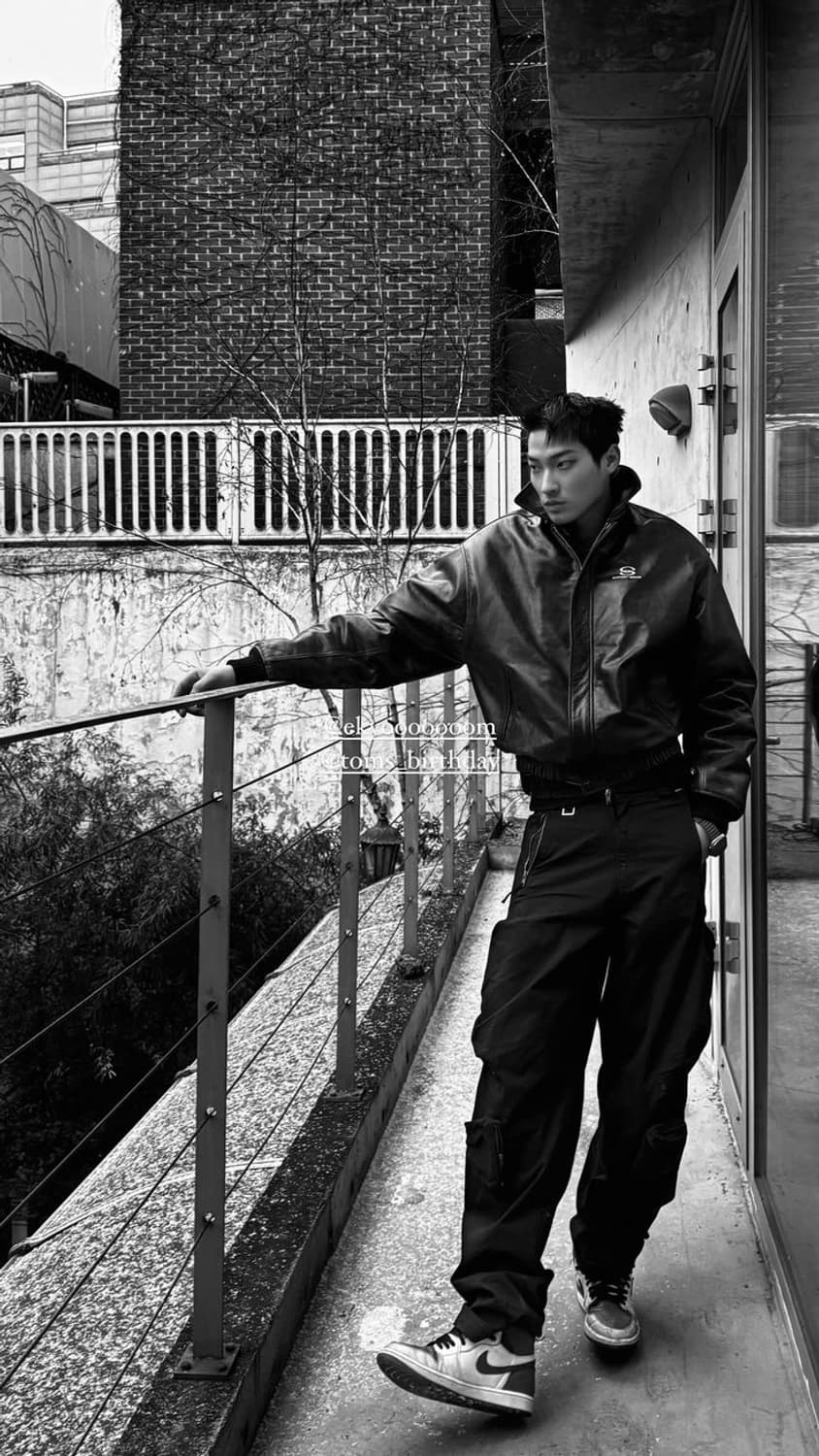 톰스벌스데이 서포트시리즈 레더 봄버 자켓 발렌시아가  상품이미지8