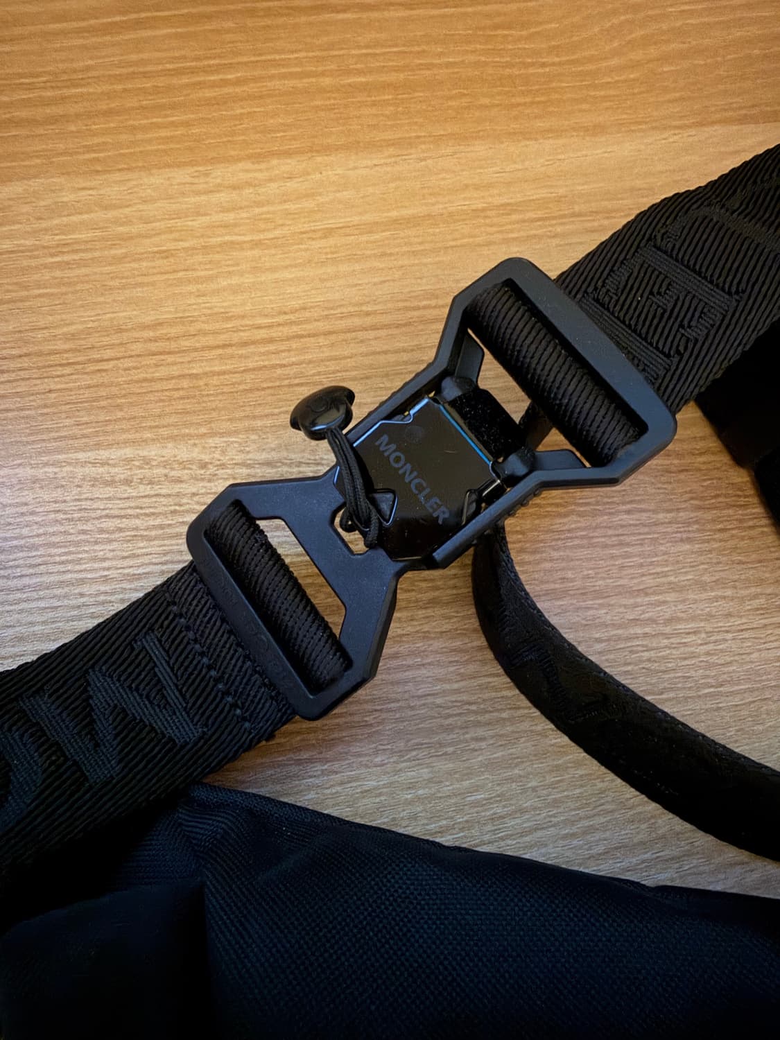 몽클레어 듀랑스 힙색 블랙 상품이미지2