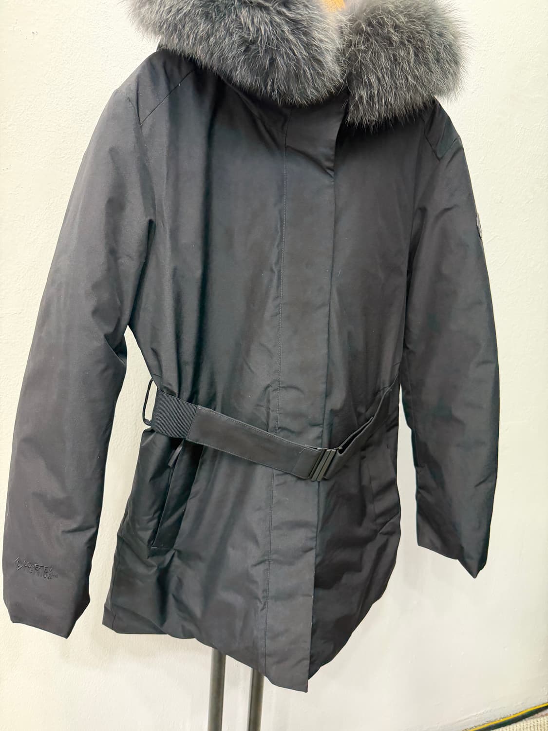 정품) 네파 여성 블랙  벨트 후드 구스패딩 95 상품이미지2