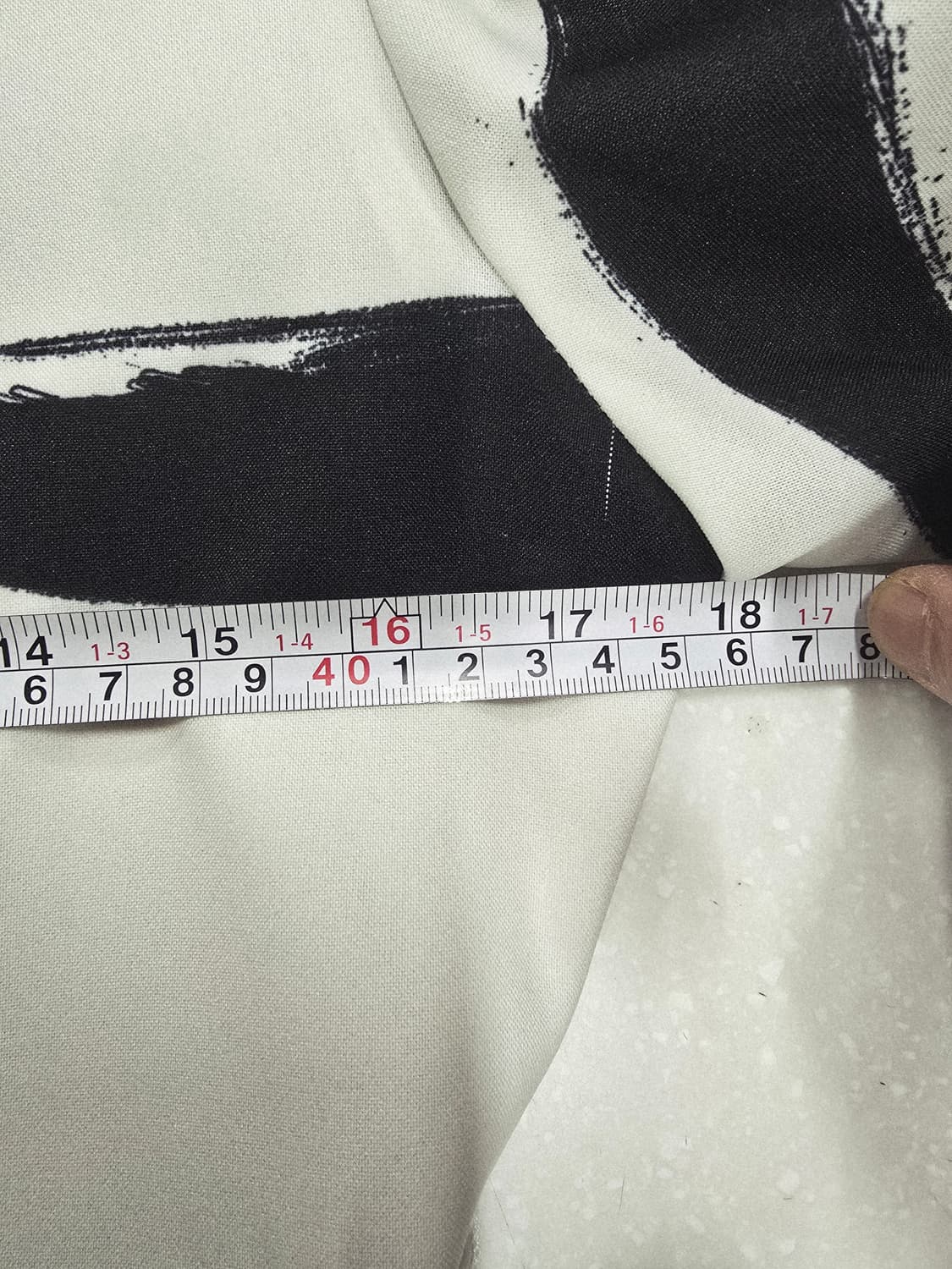 모조에스핀 화이트 블랙 브러쉬 패턴 원피스 상품이미지5