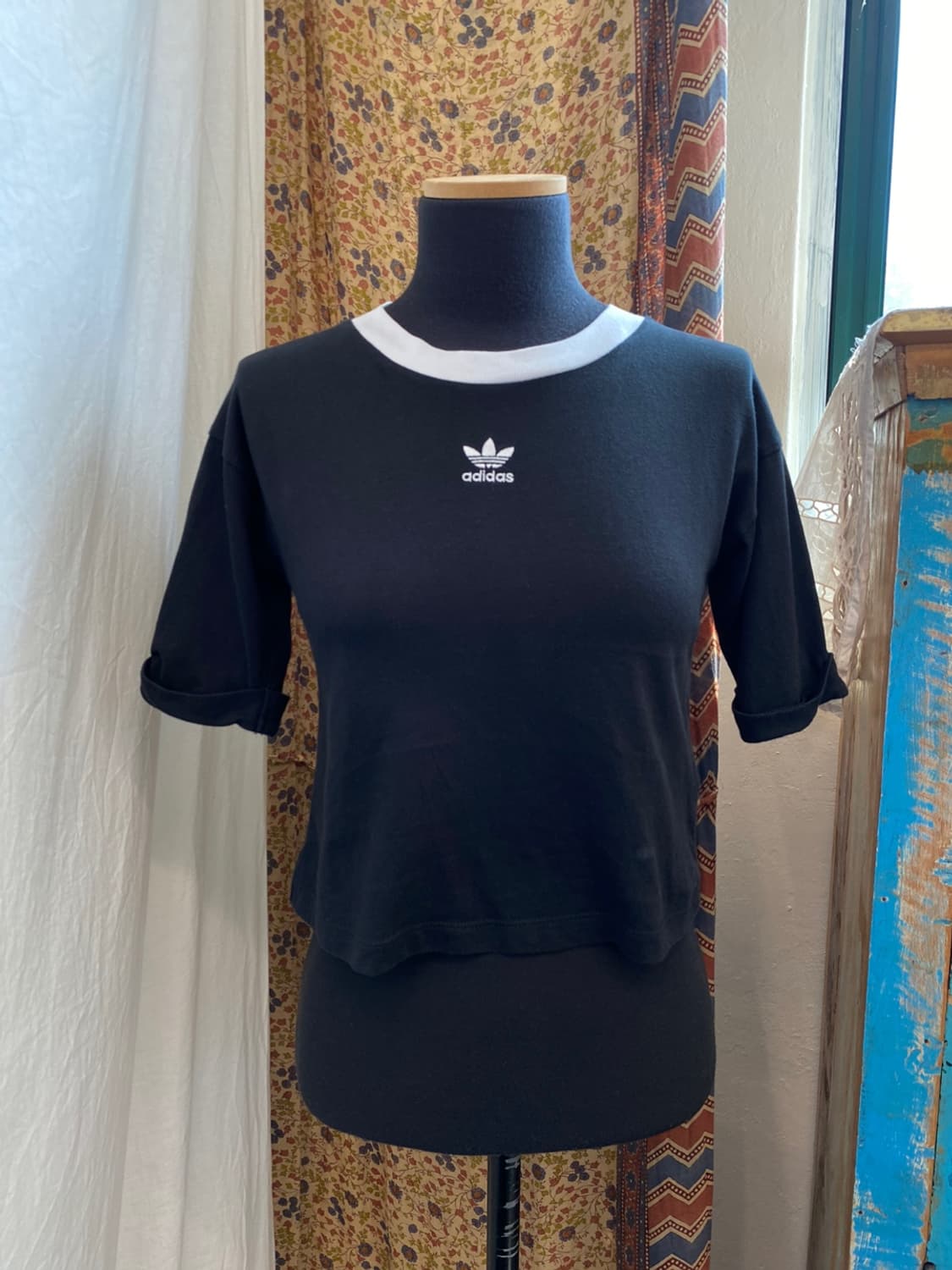 ADIDAS 블랙 크롭 반팔티셔츠(M) 상품이미지1