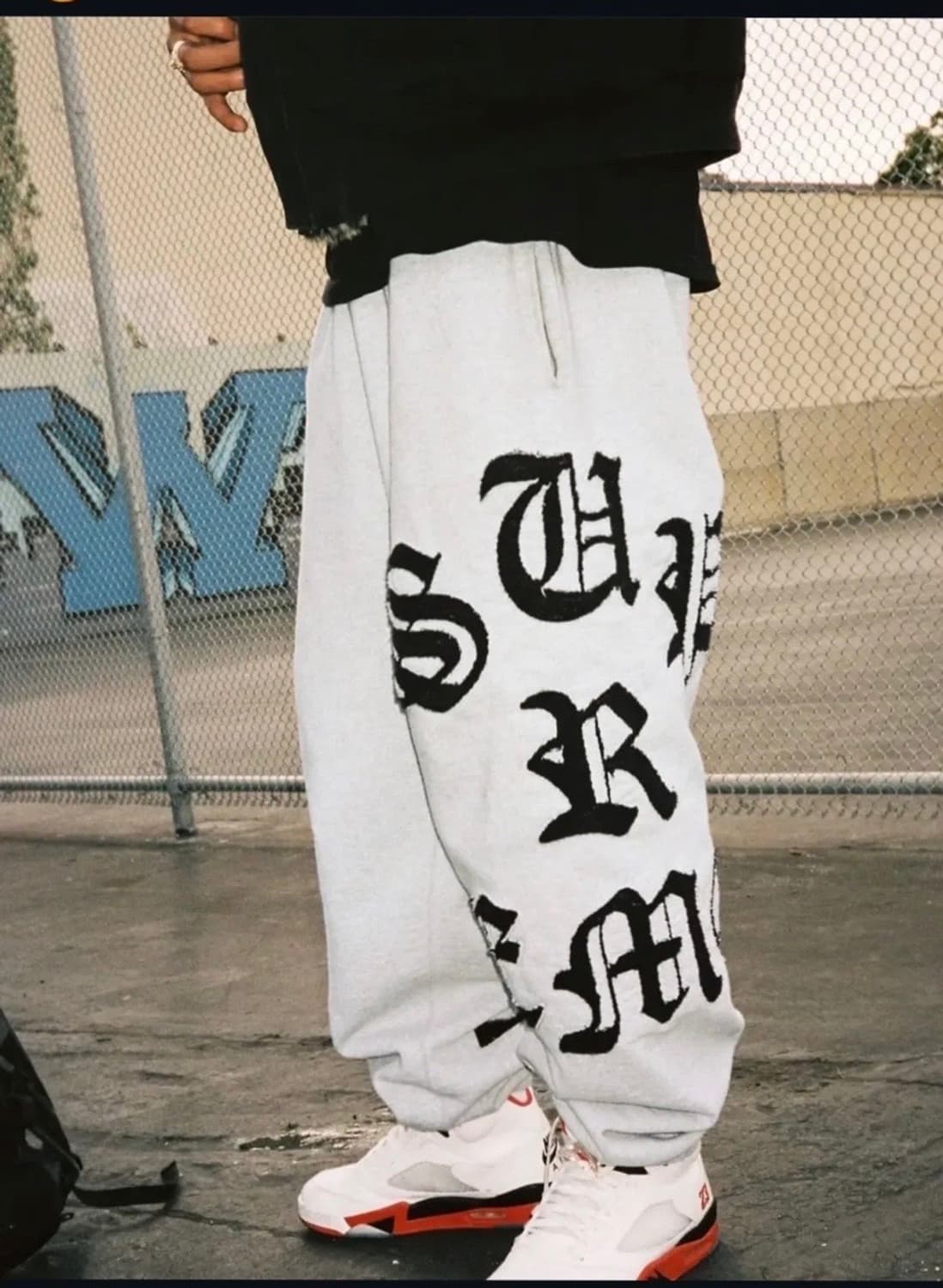 슈프림 컷 아웃 스웨트팬츠 헤더 그레이 - 26SS 상품이미지1