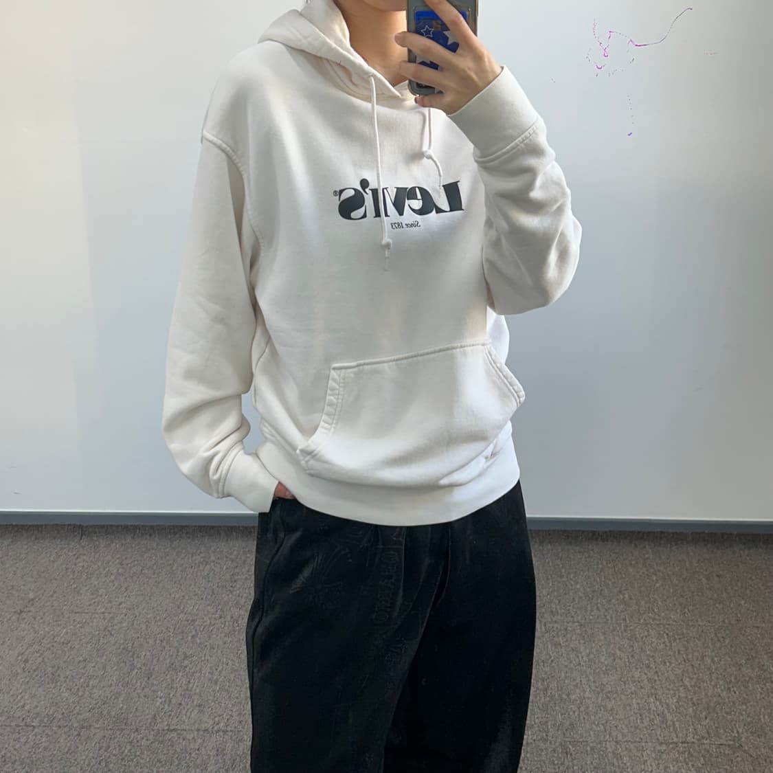 Levis 리바이스 블랙 로고 화이트 후드티 상품이미지2