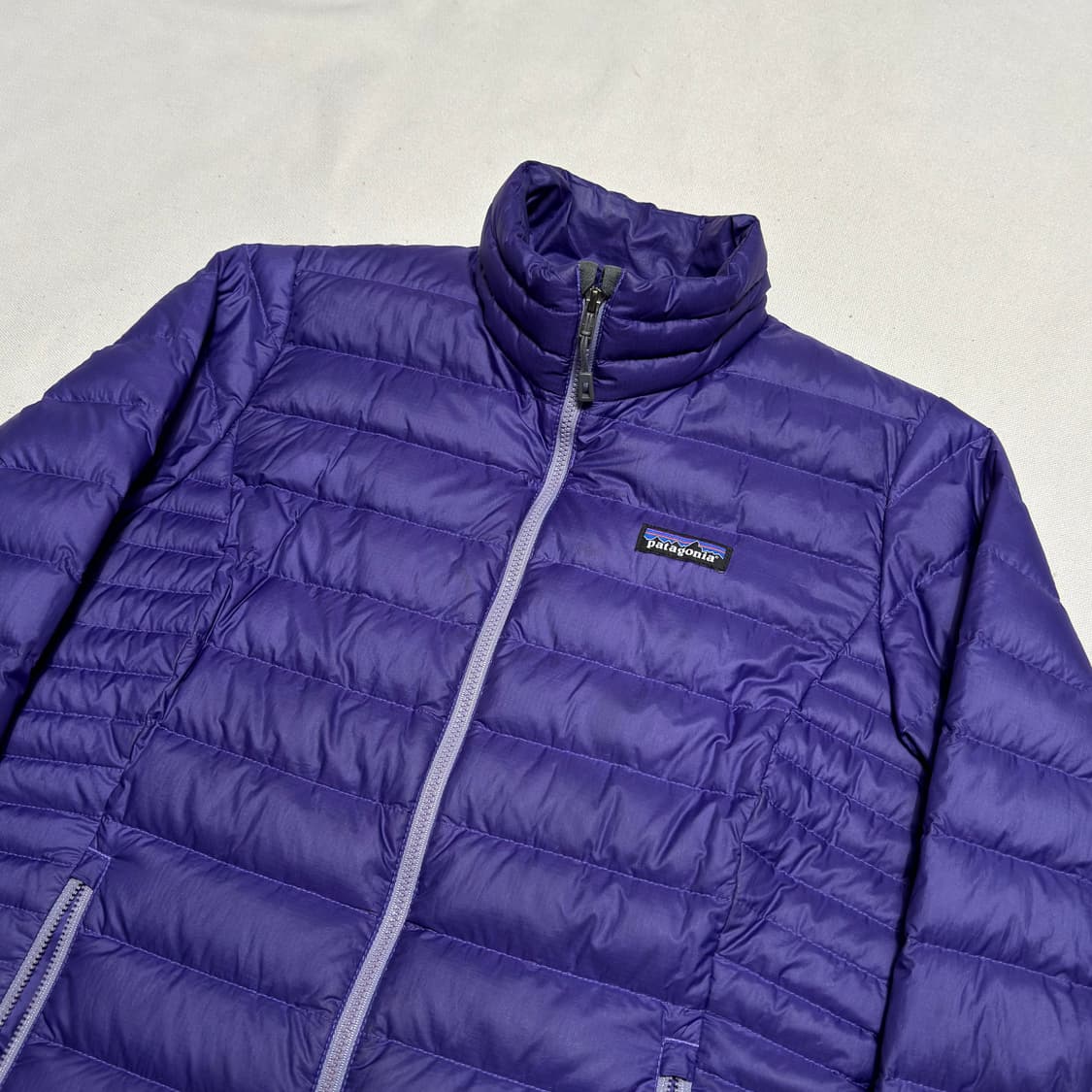 M 파타고니아 여성용 구스다운 퍼플 경량패딩 상품이미지1