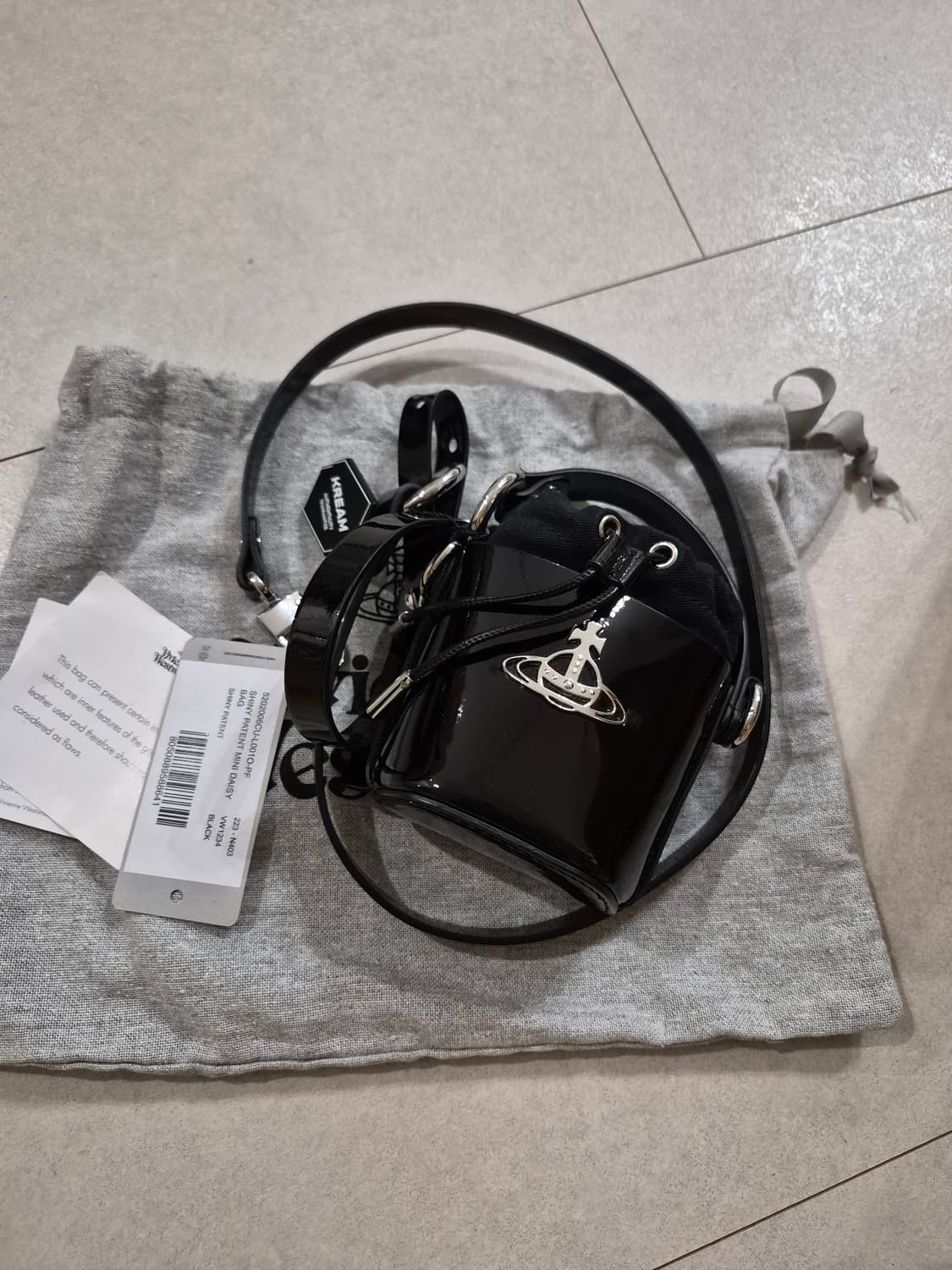 (새상품)비비안 웨스트우드 샤이니 페이턴트 미니백 블랙 상품이미지8