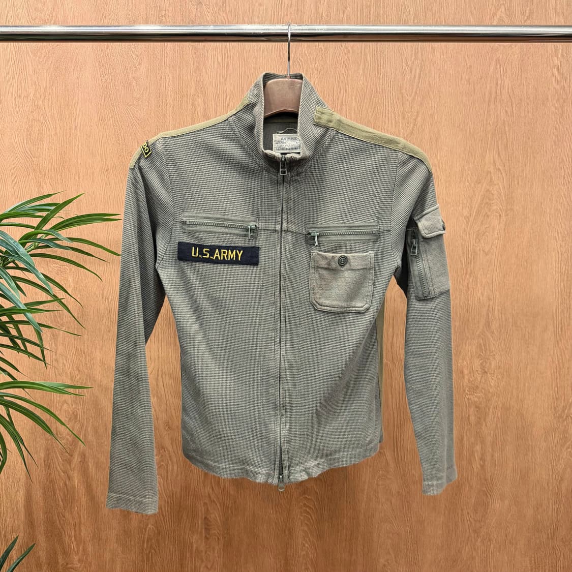 아비렉스 니트 집업 자수 패치 슬리브 지퍼 포켓 디테일 슬림핏 카키 상품이미지1