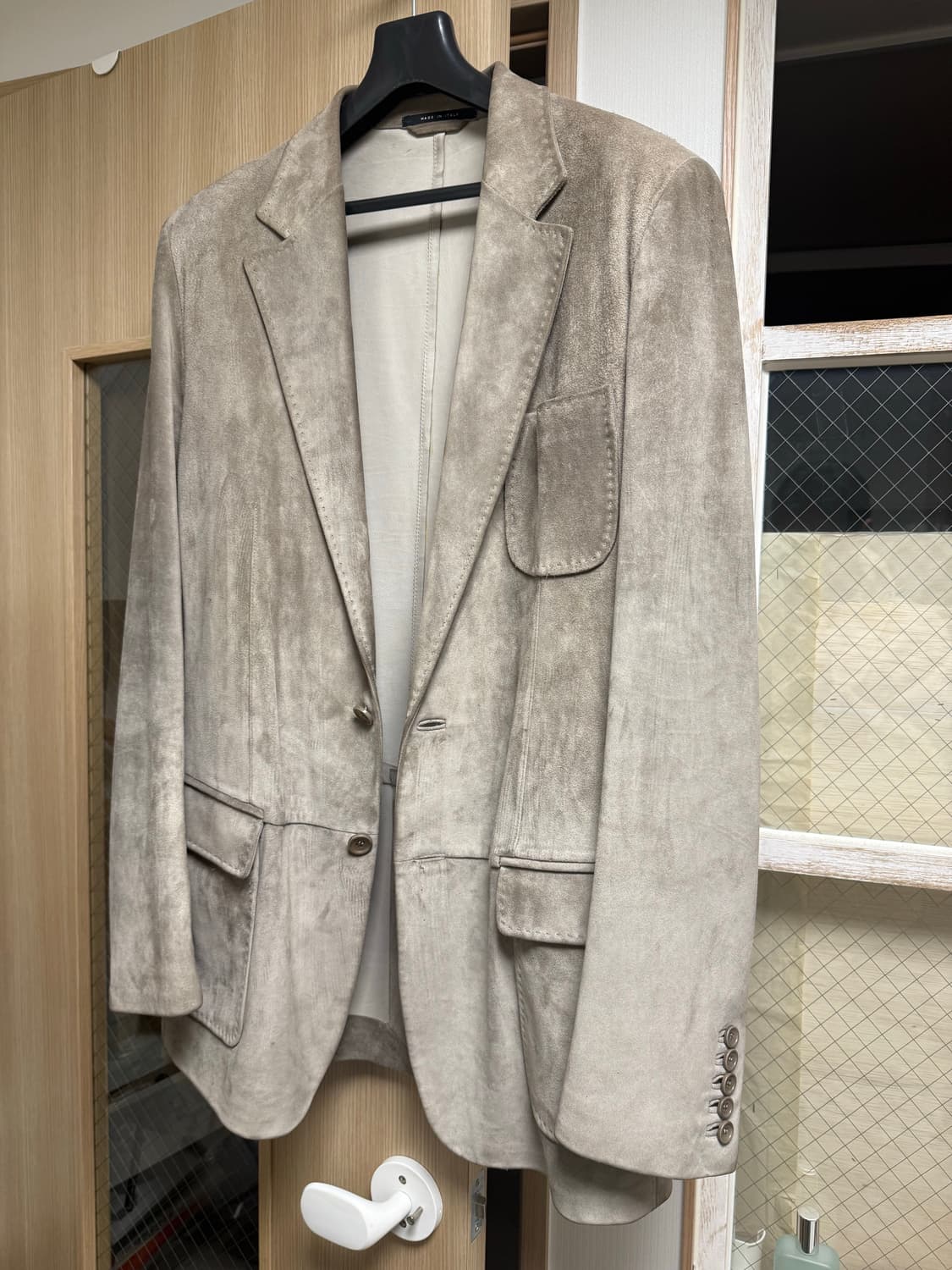 구찌 흰색 스웨이드 자켓 팝니다! 상품이미지1