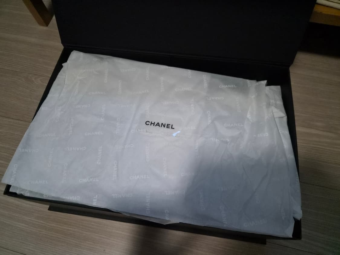 샤넬 보이백 미듐 캐비어 블랙 빈티지 은장 상품이미지5