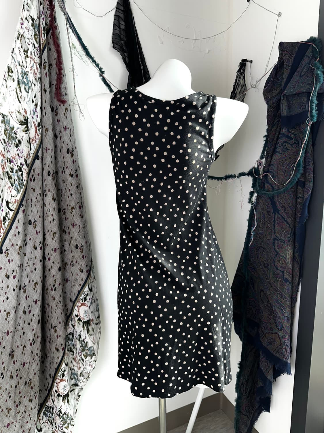 블랙 도트 슬리브리스 원피스 상품이미지2