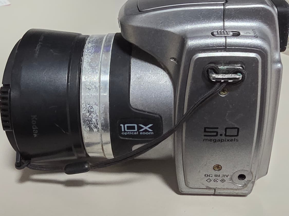 🎥 모델명
- 코닥 이지쉐어 Z740 디지털카메라 상품이미지5