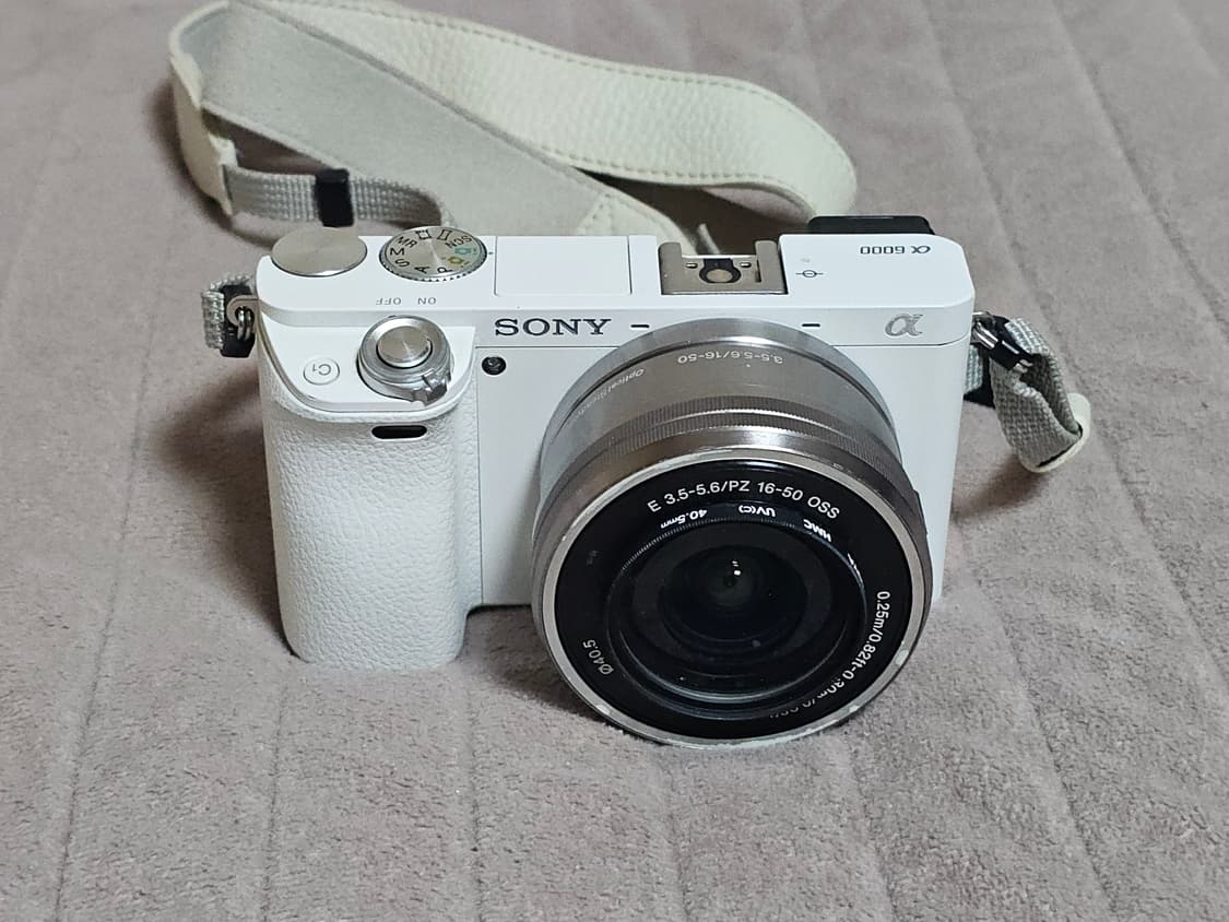 소니 A6000 미러리스 카메라 상품이미지1