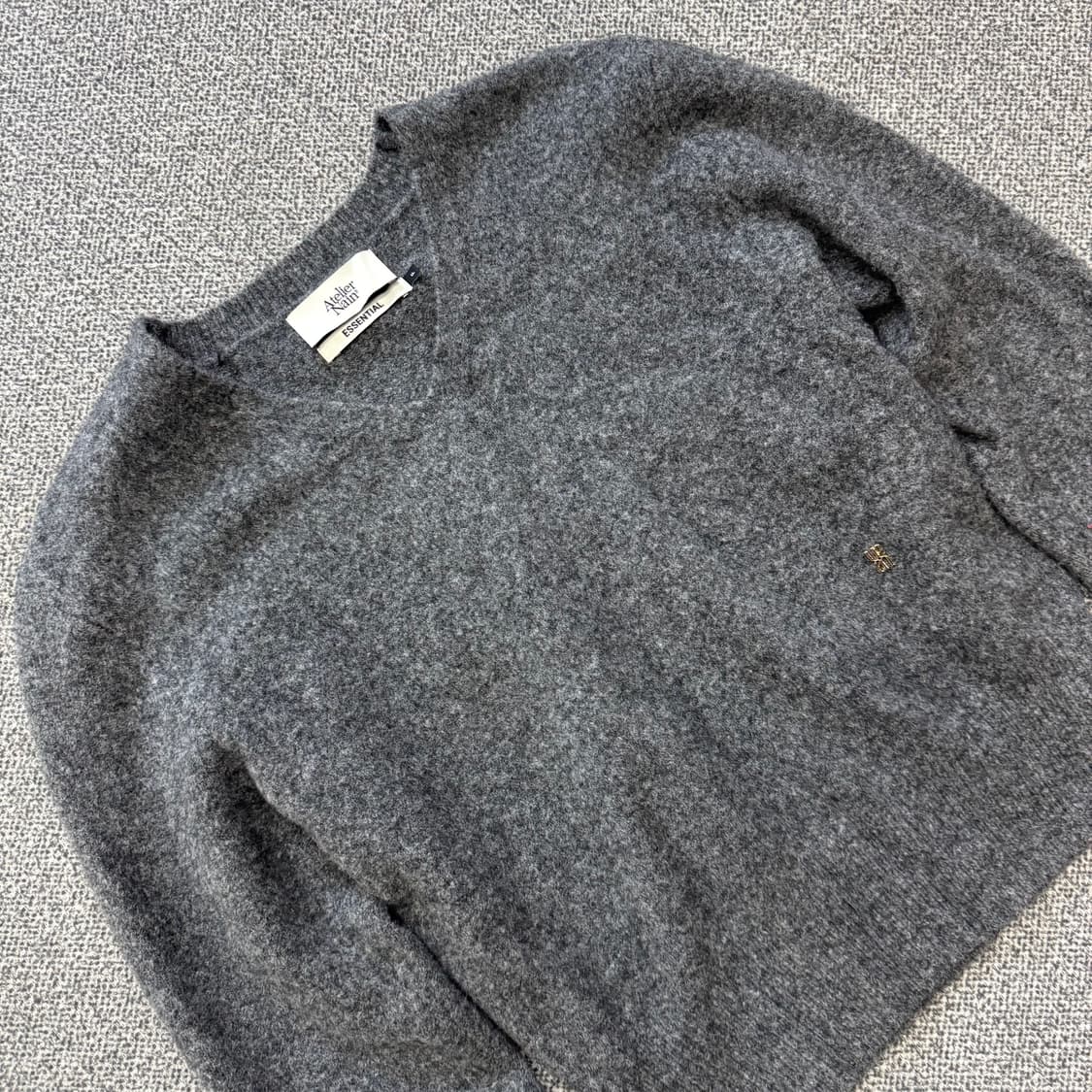 아틀리에나인 에센션 울 클라우드 브이넥 니트 상품이미지2