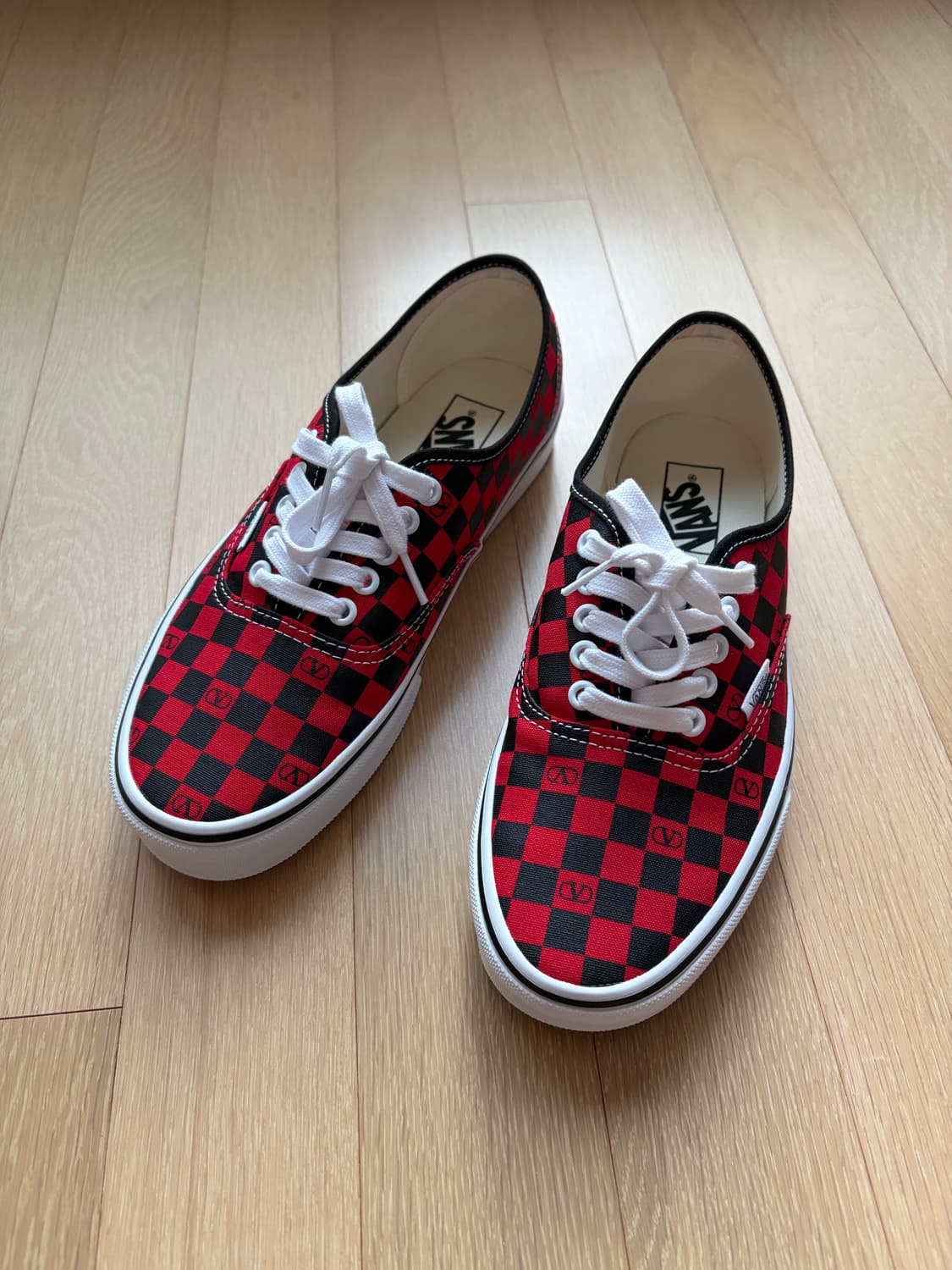 발렌티노 반스 브이로고 체커보드 스니커즈 상품이미지1