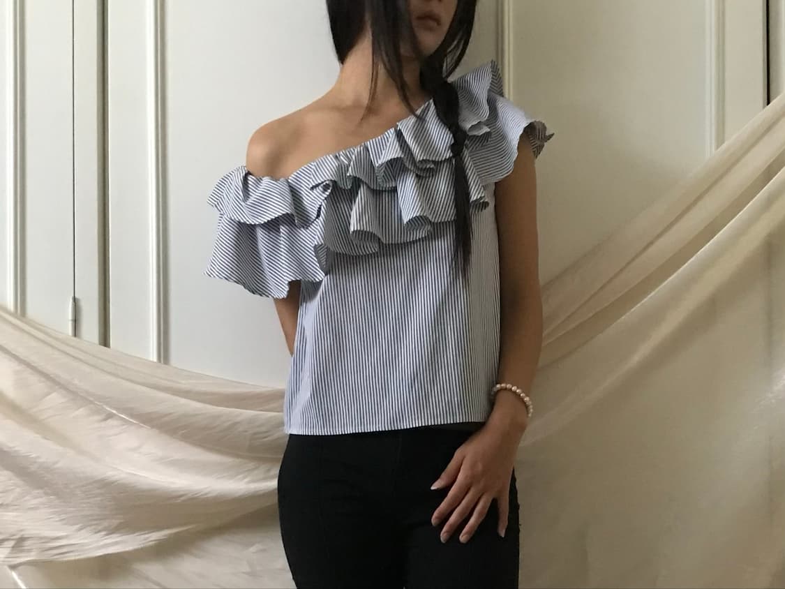 sprite frill unbalance off-shouldeer 상품이미지1
