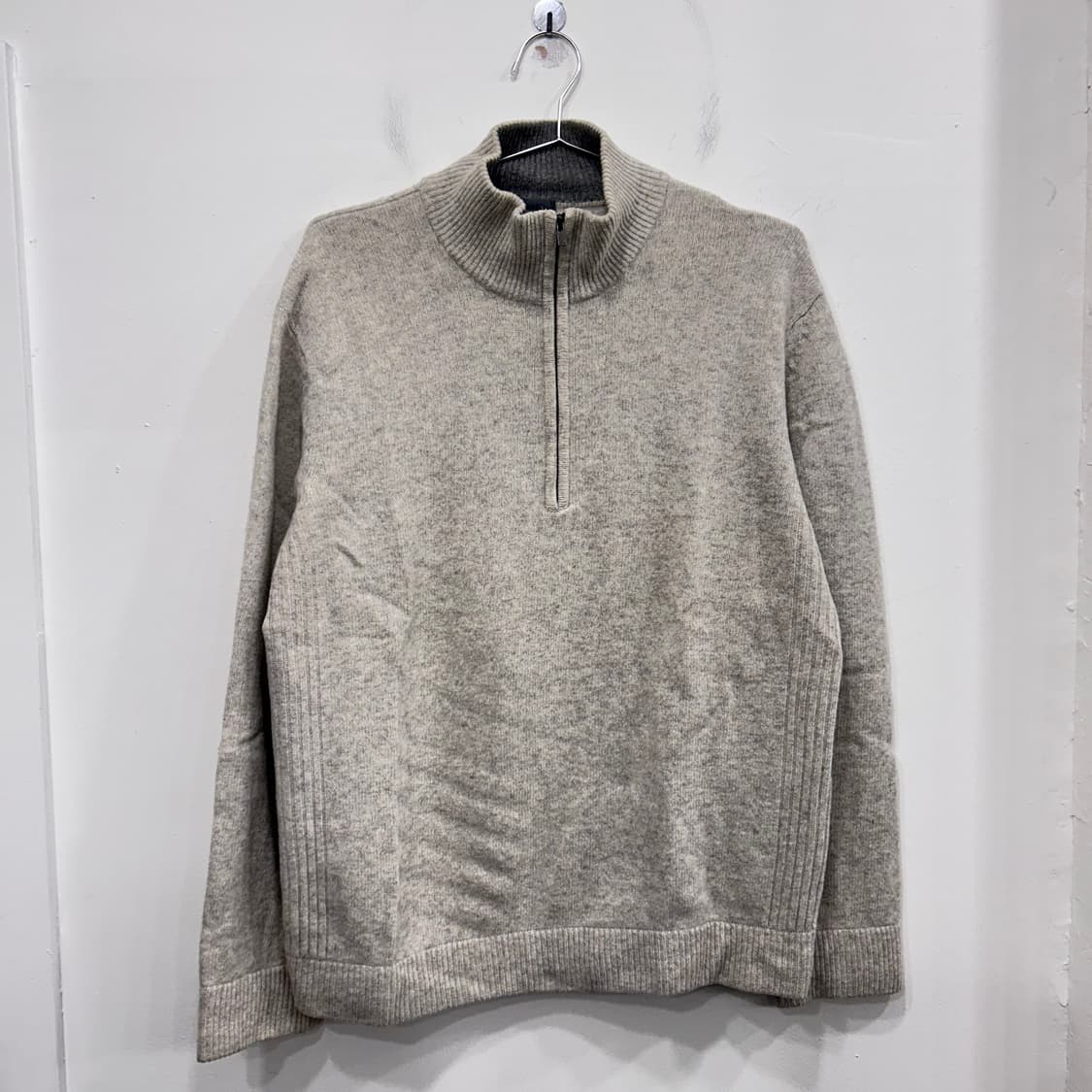 켈빈클라인 울 헤어리 하이넥 반집업 니트 상품이미지2