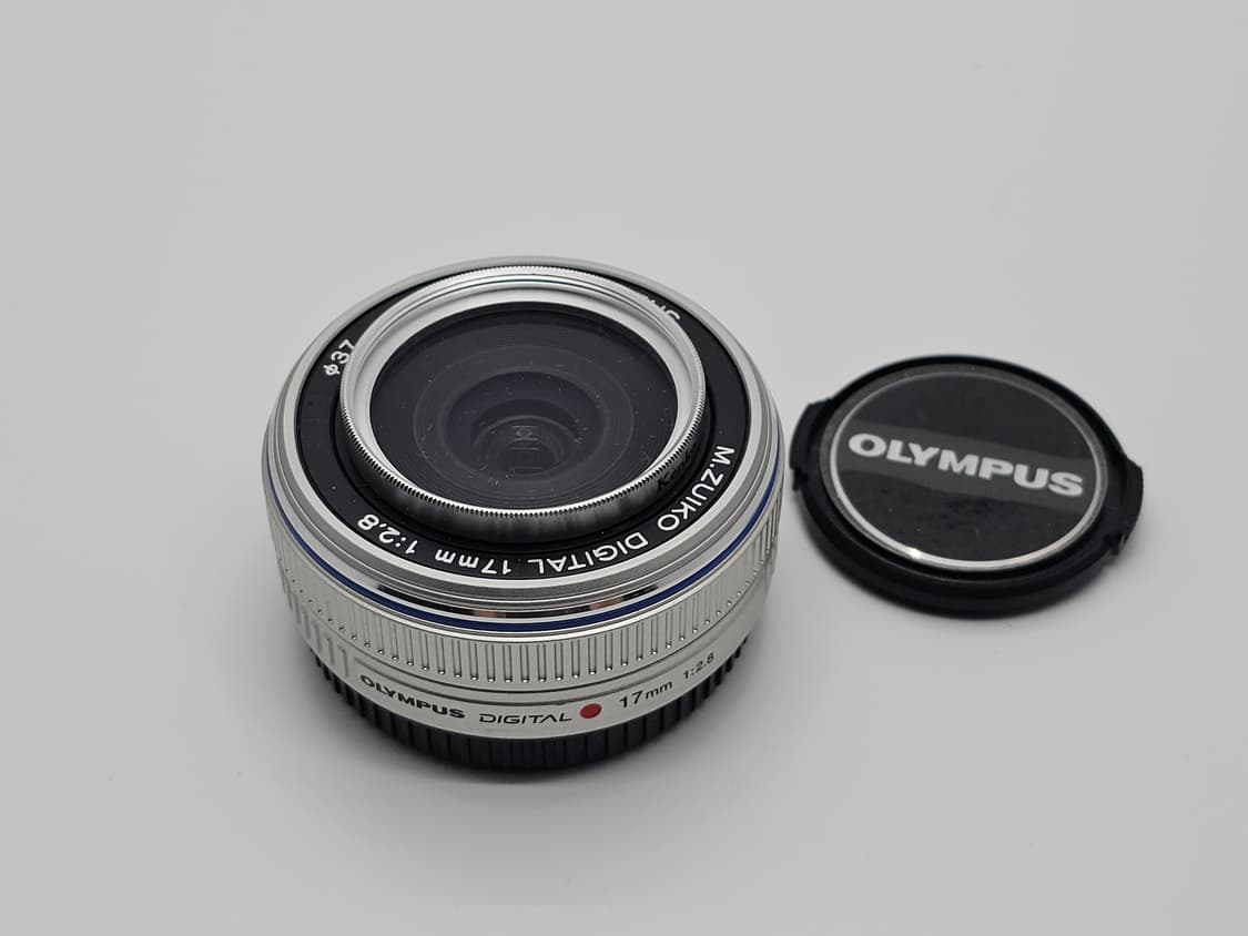 올림푸스 M.ZUIKO DIGITAL 17mm 1:2.8 렌즈 상품이미지1