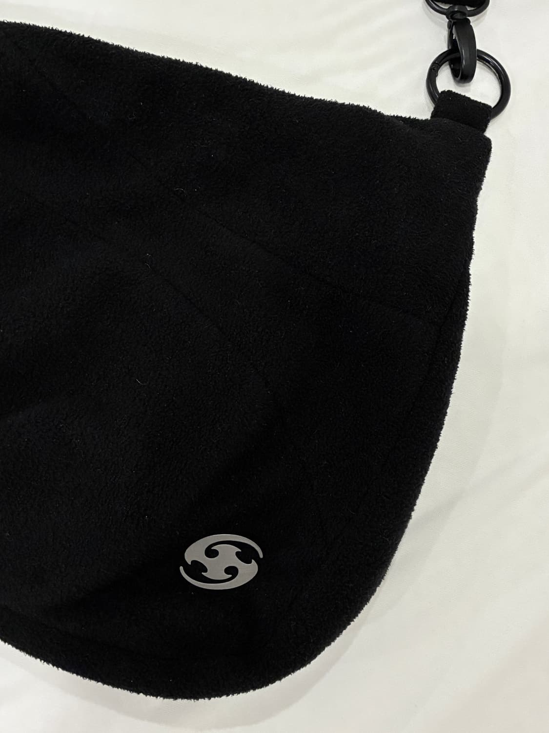 산산기어 플리스 크로스백 블랙 상품이미지4