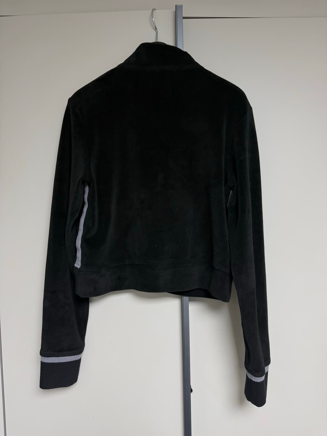 Verish 베리시 벨벳 트레이닝 집업 (원가 7.9) 상품이미지4