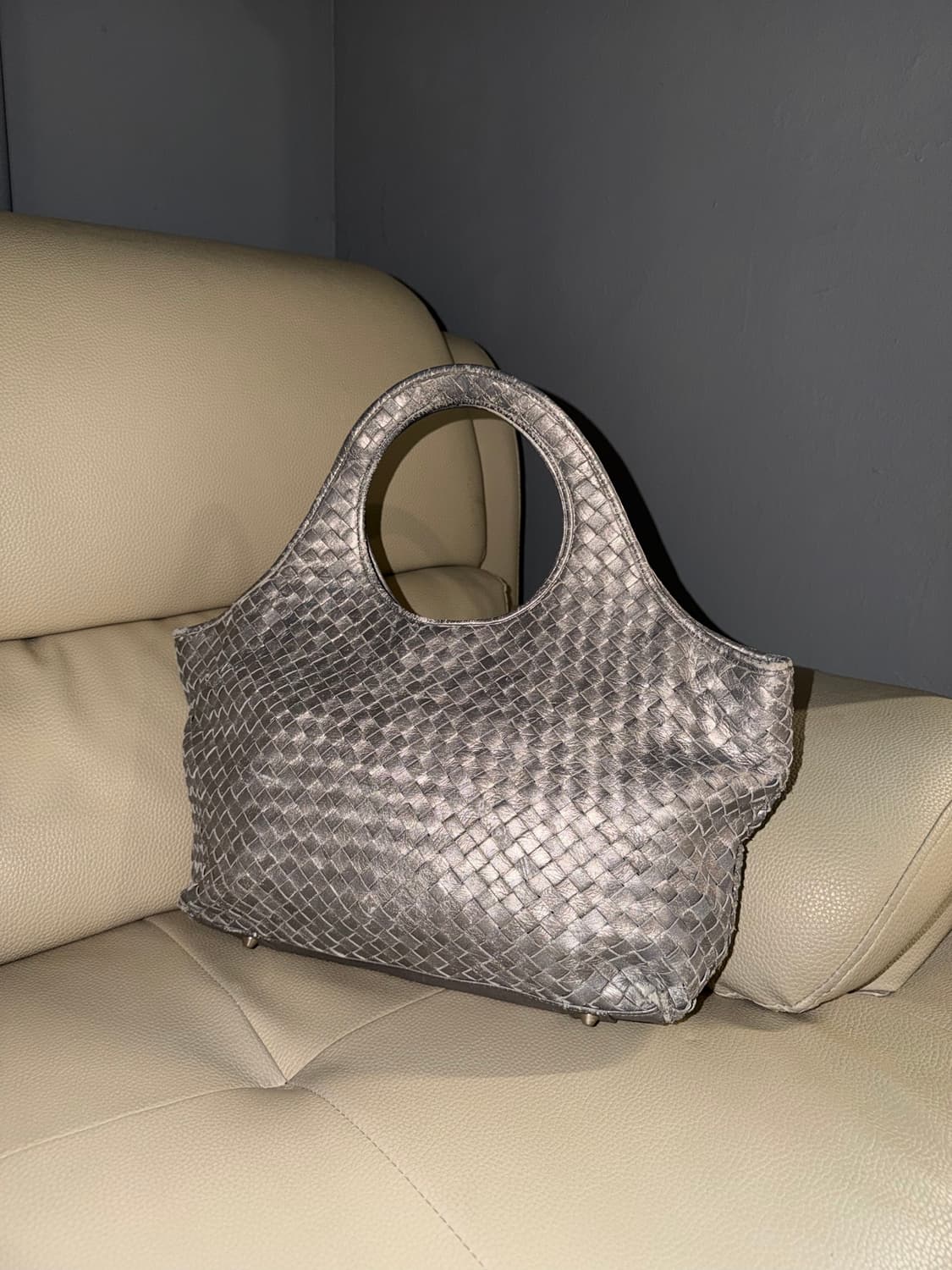 Metallic woven shoulder bag 상품이미지1