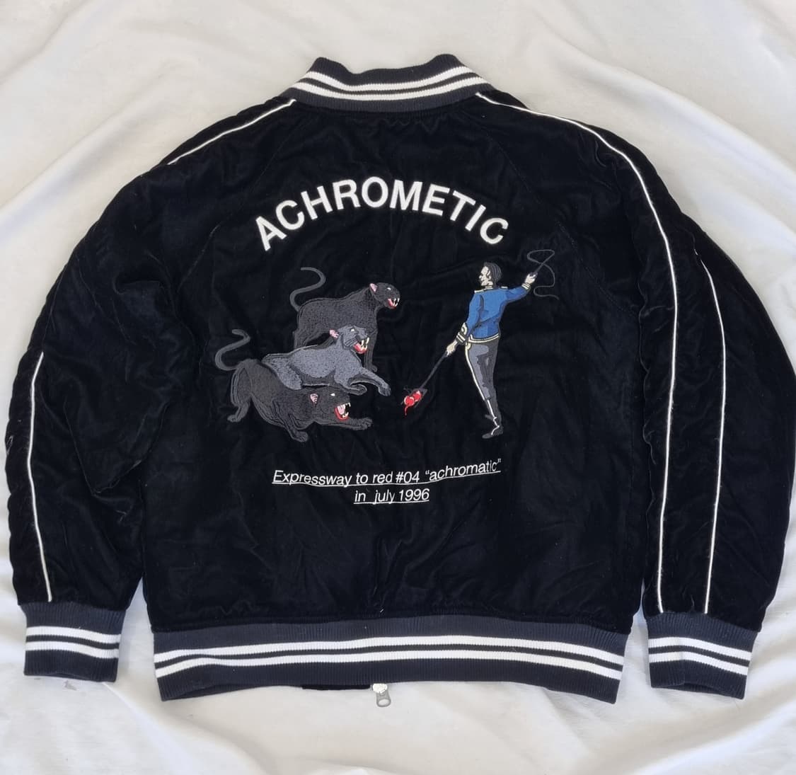 KIRSH(키르시) 벨벳 팬서 자수 스카잔 점퍼 상품이미지2