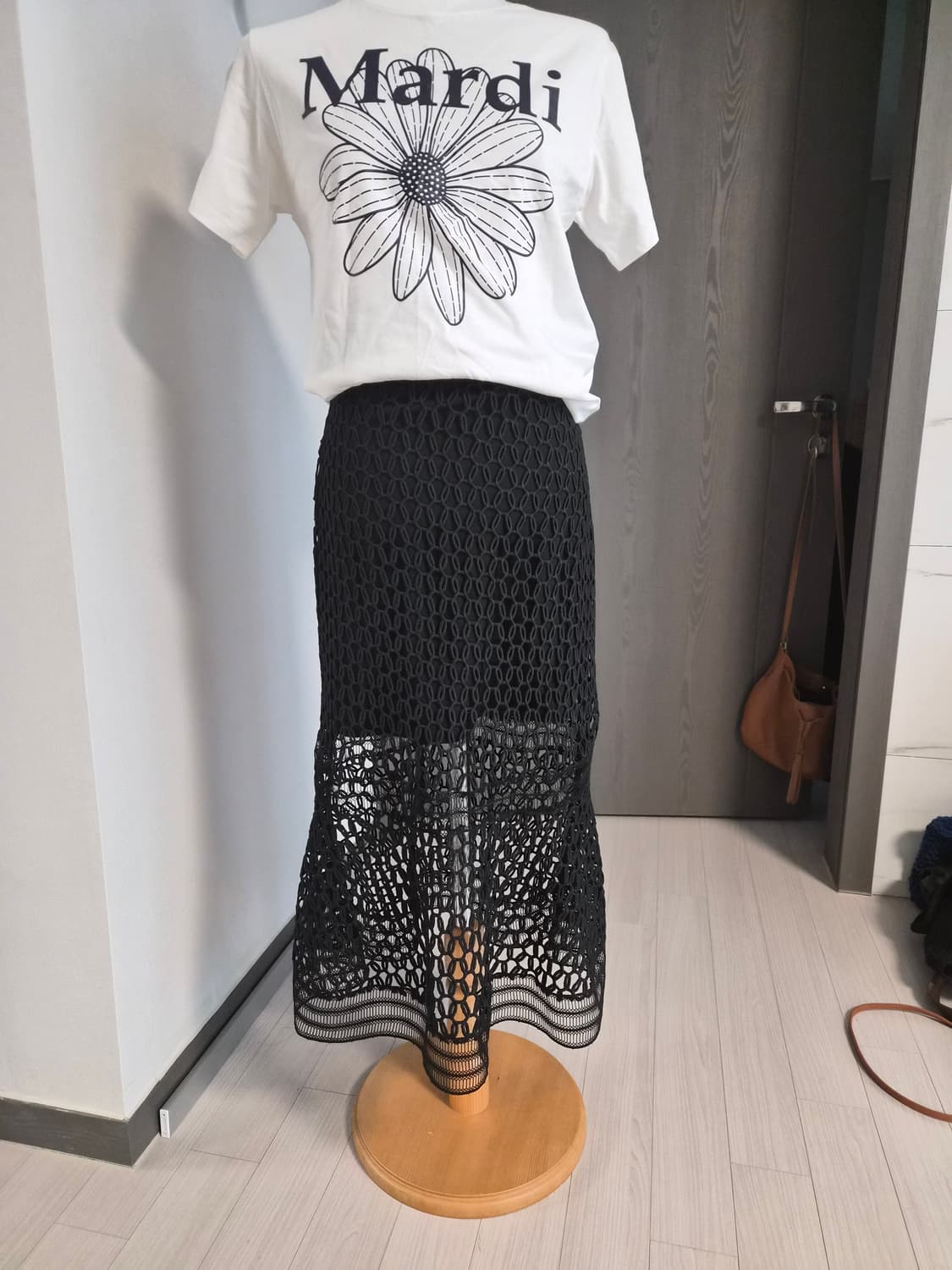 유니크한 레이스 펀칭 맥시 스커트 판매합니다 상품이미지3