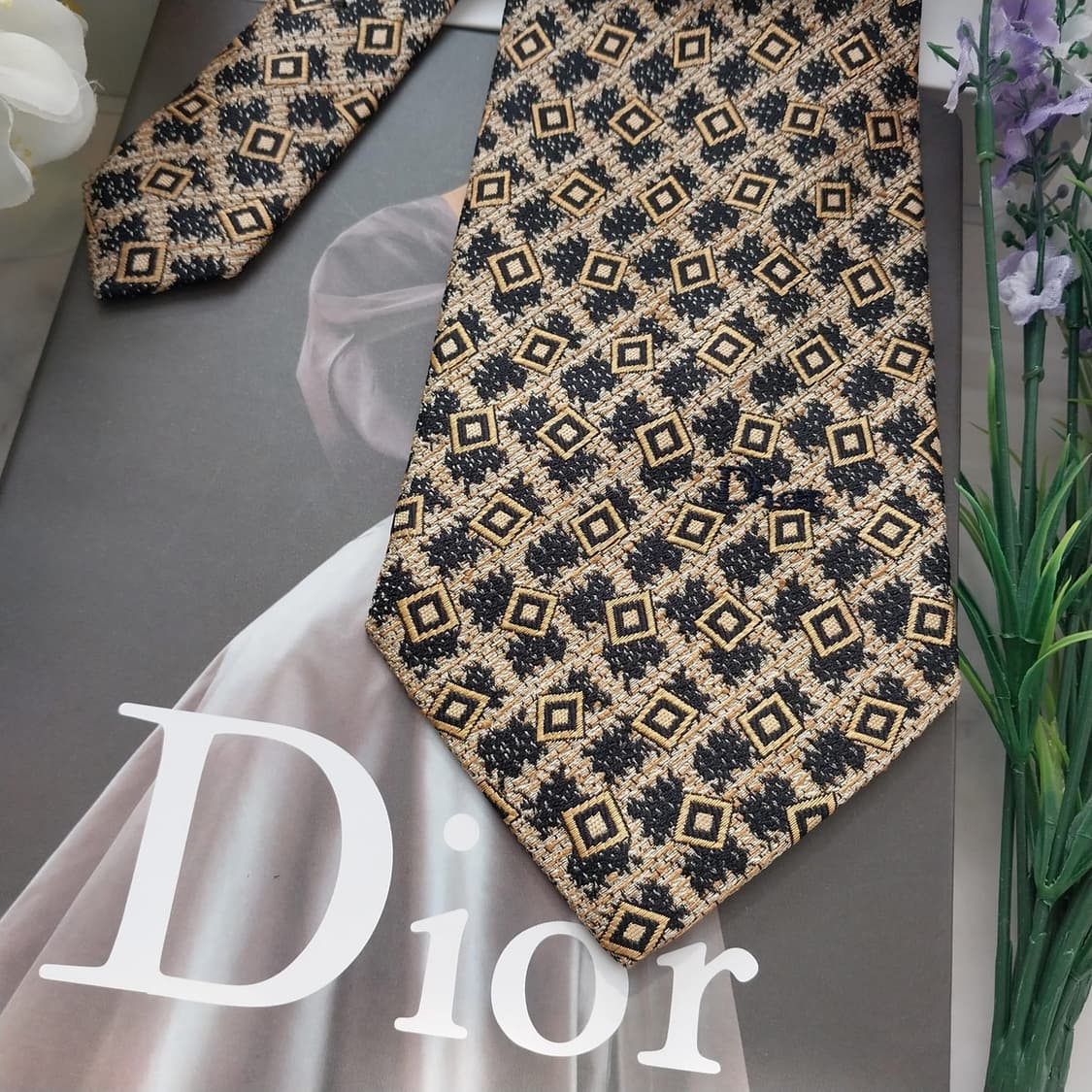 디올 실크 골드&블랙 패턴 넥타이 10.1cm A+등급 K1321
 상품이미지4